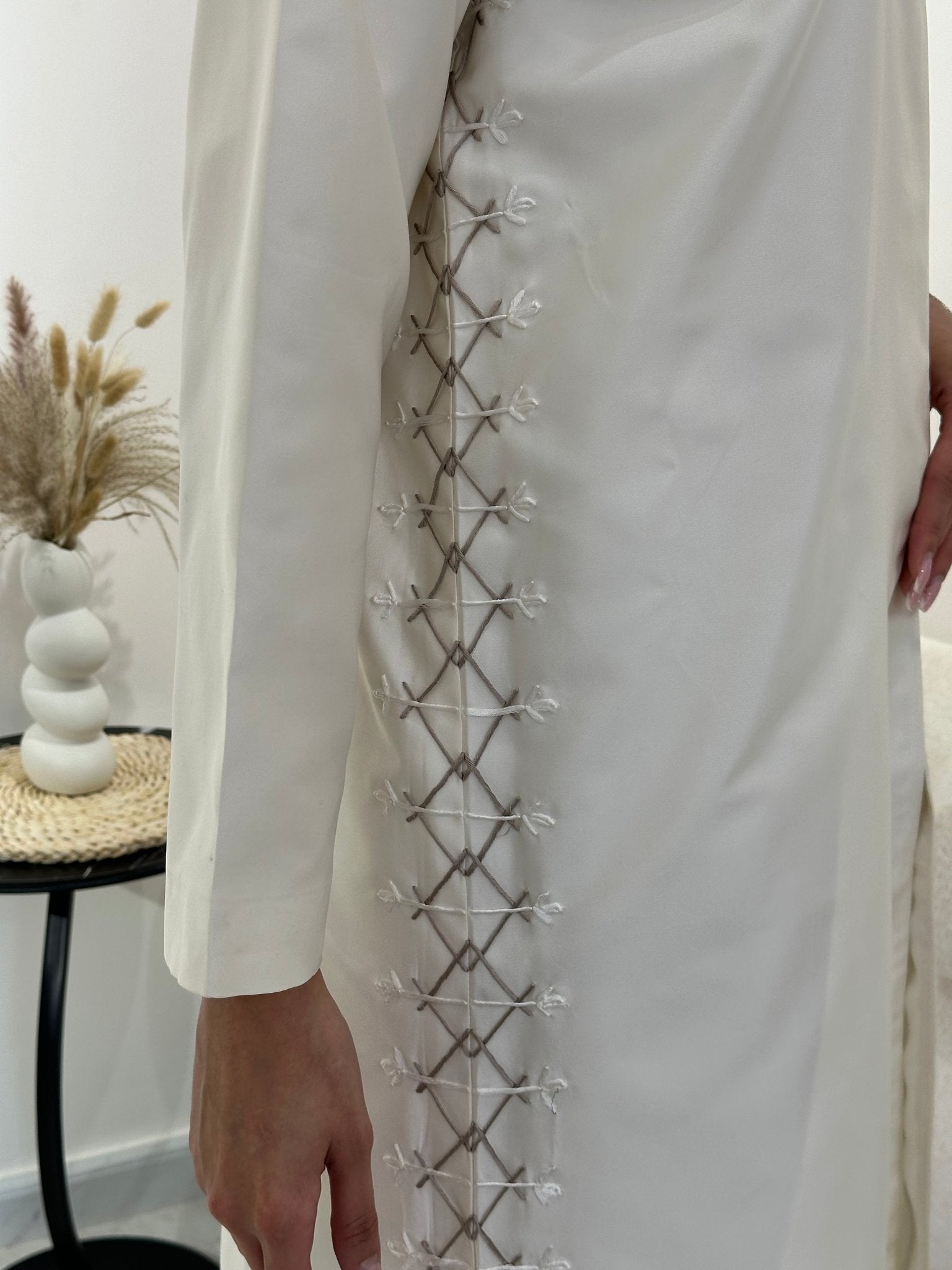 C 1026 Off White Abaya