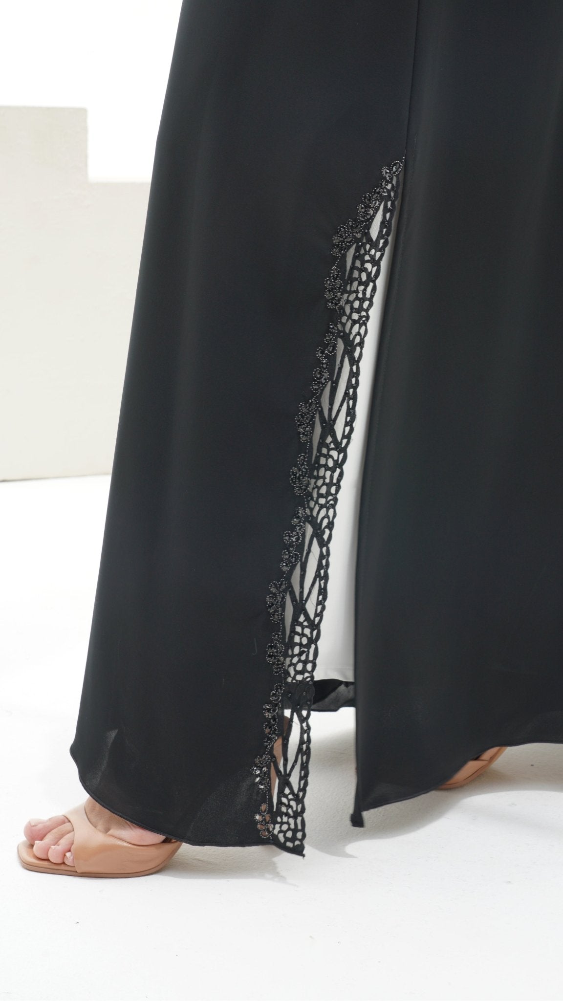 C 1118 Black Abaya