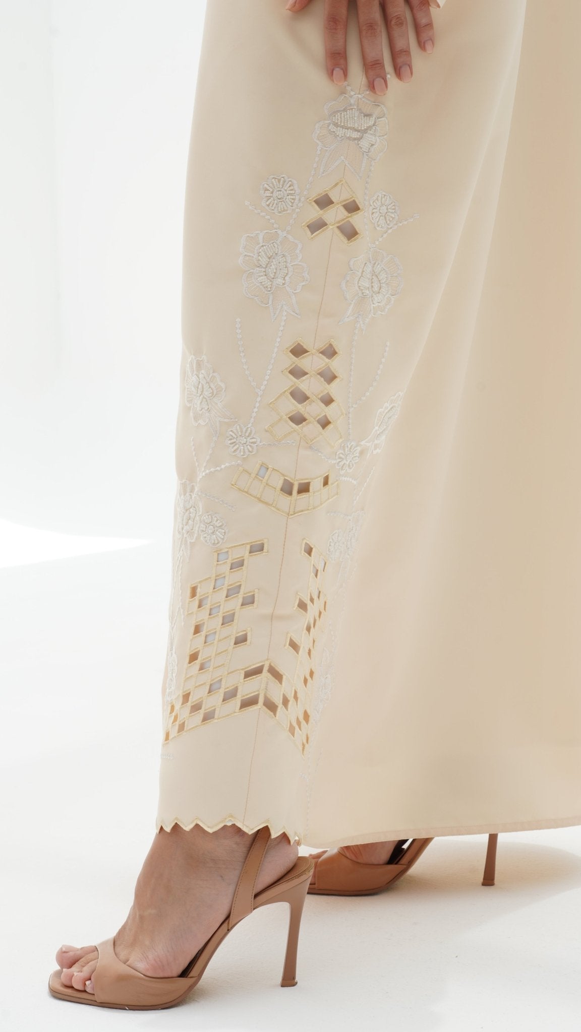 C 1146 Cream Abaya