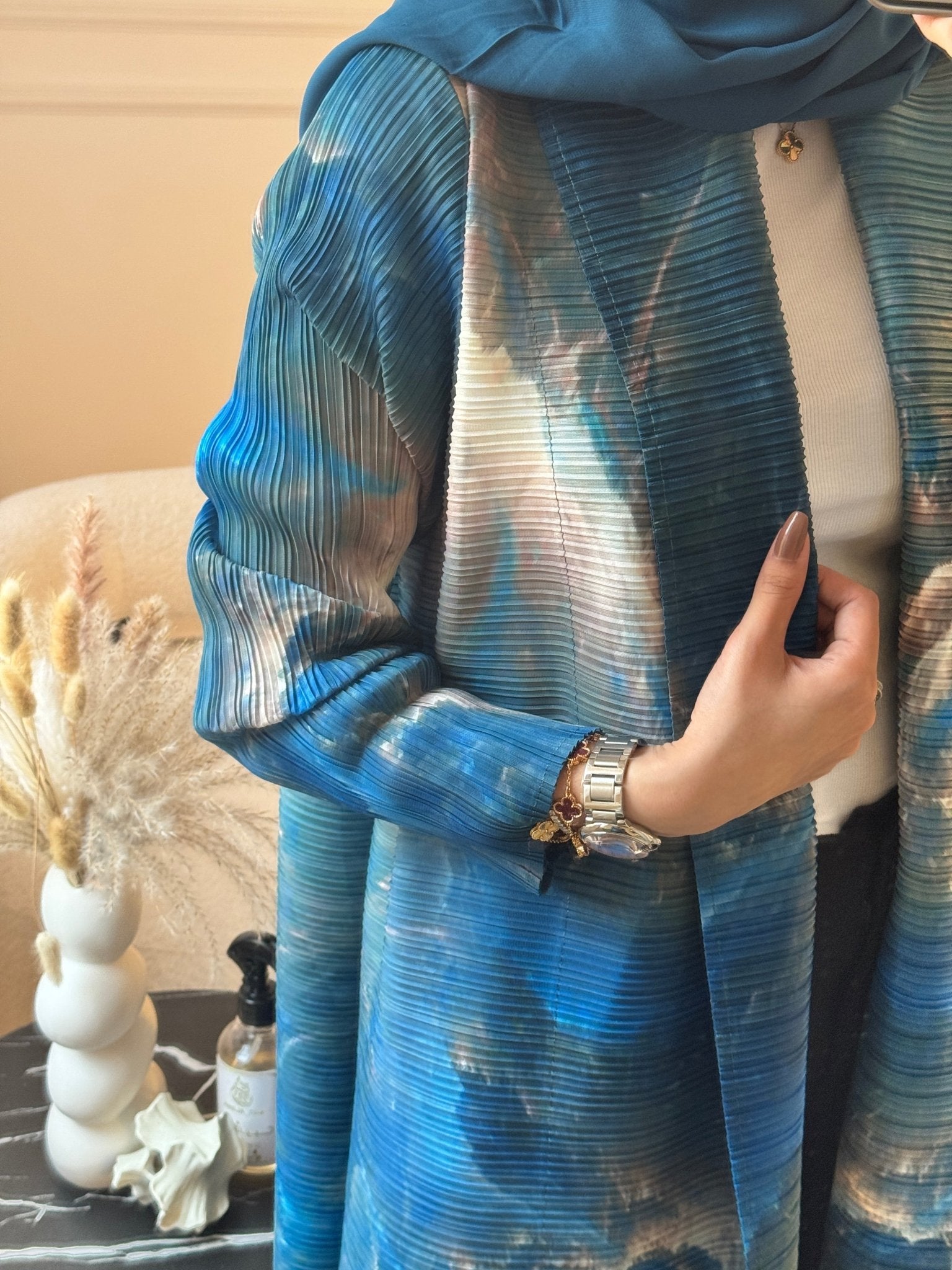 C RTW 07 Blue Sapphire Pleated Print Abaya