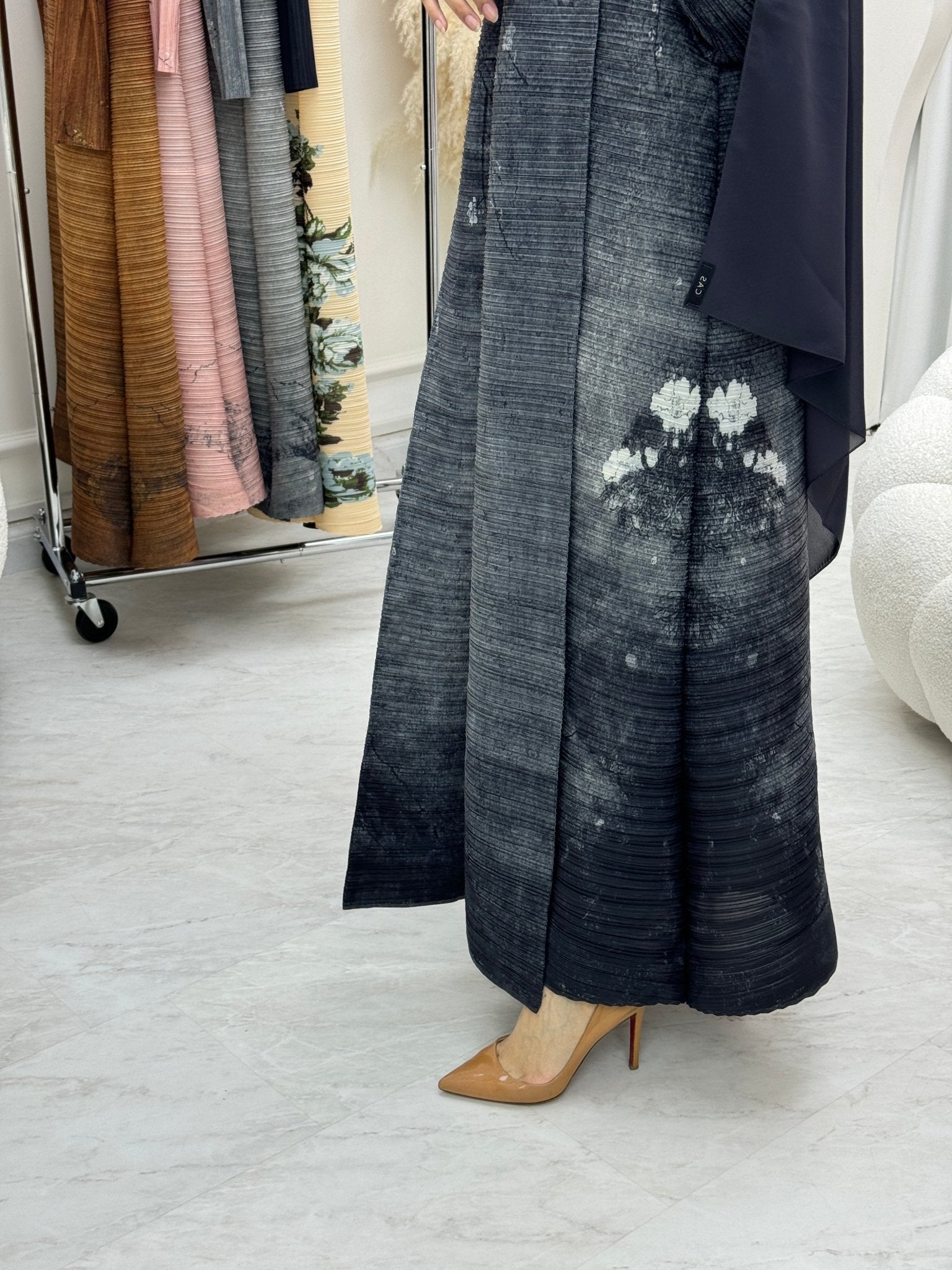 C RTW Dark Grey Pleated Print Abaya
