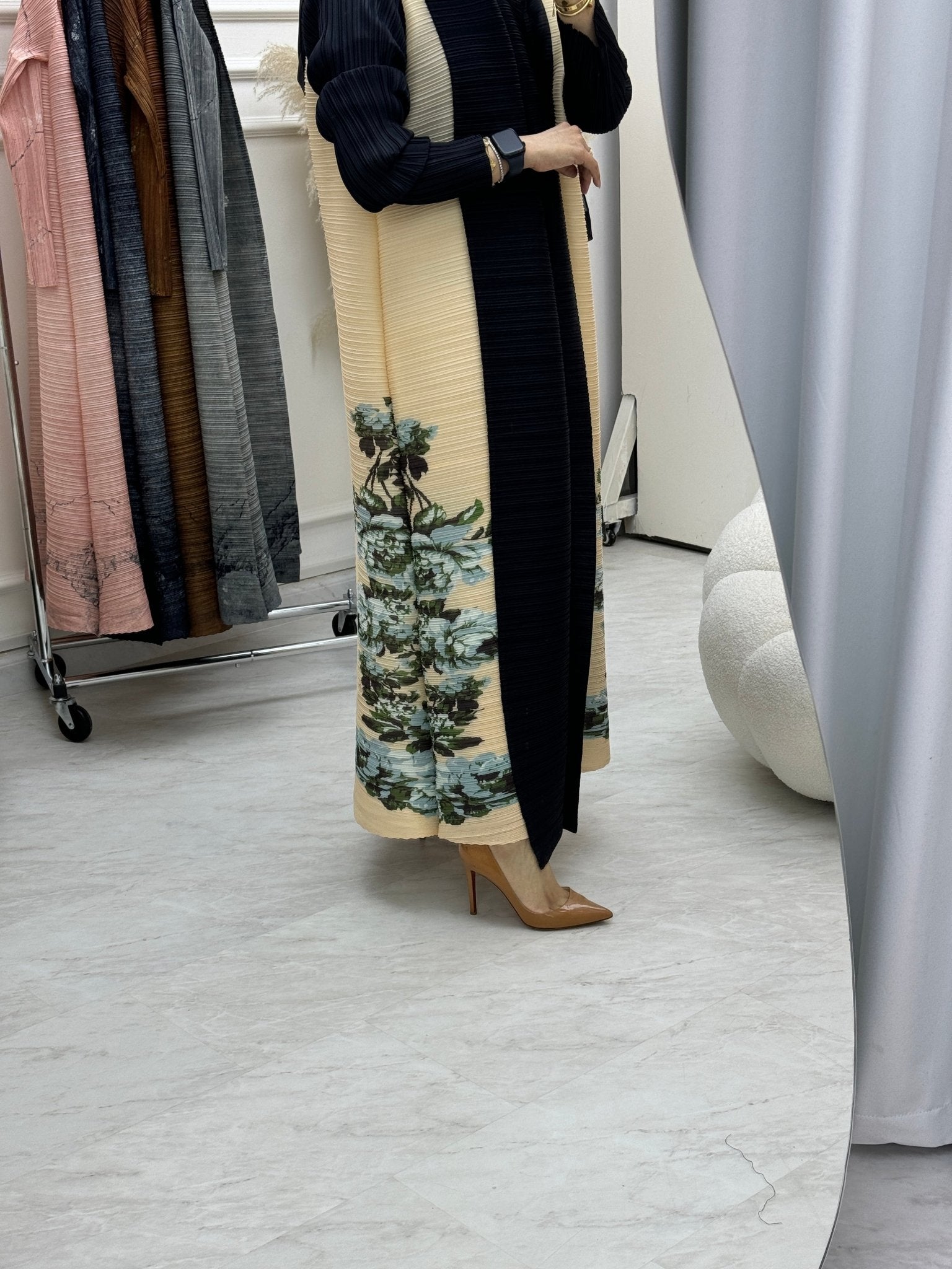 C RTW Navy Blue Cream Pleated Print Abaya