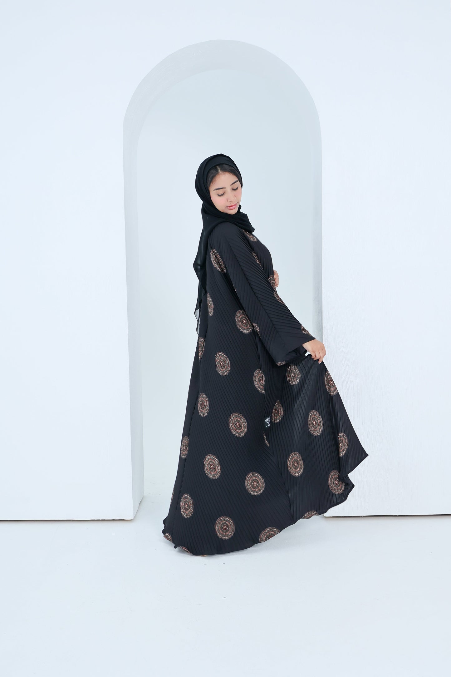 C-RTW-2x2-Pleated-Black-Abaya-04