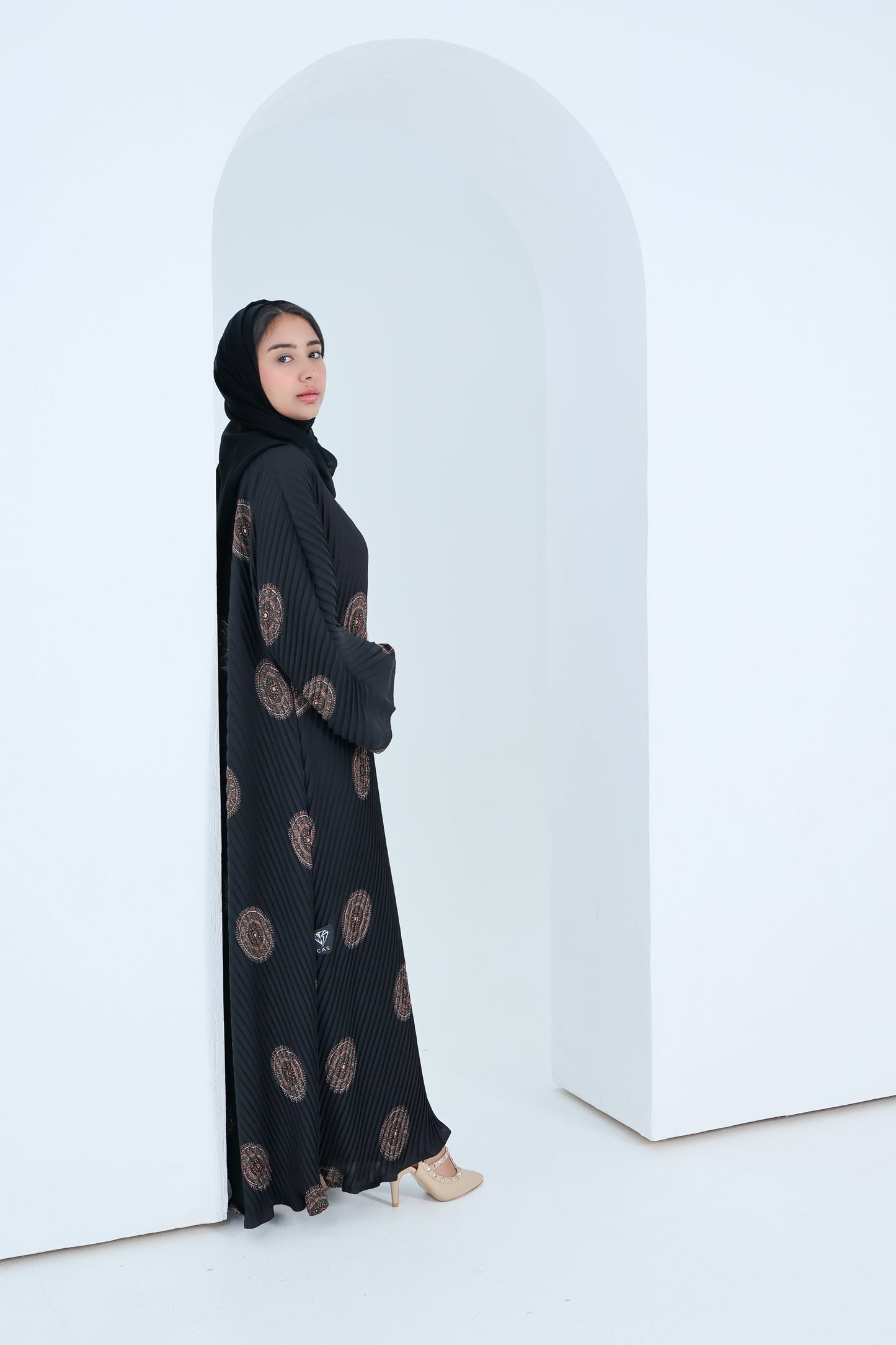 C-RTW-2x2-Pleated-Black-Abaya-04