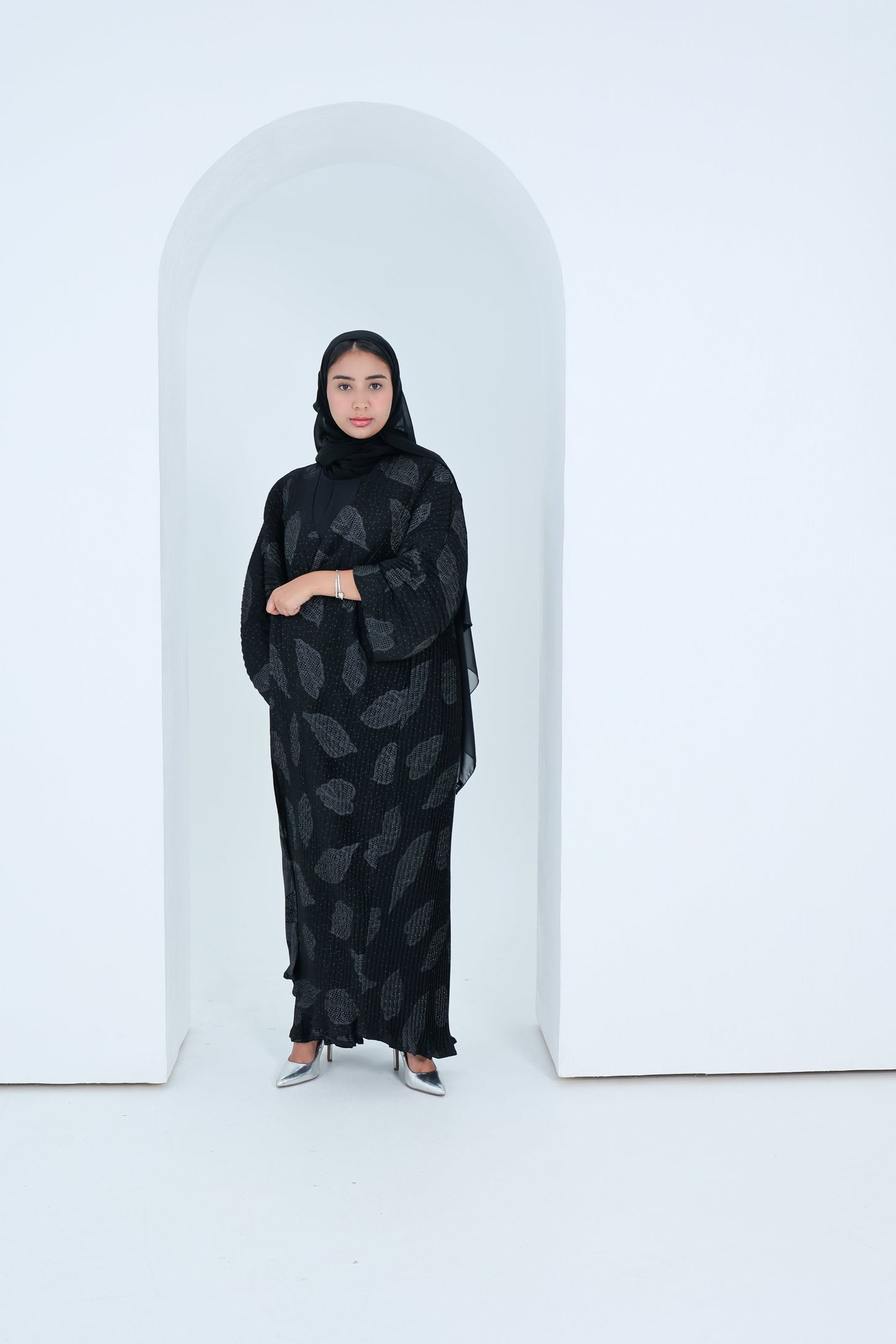 C-RTW-2x2-Pleated-Black-Abaya-11