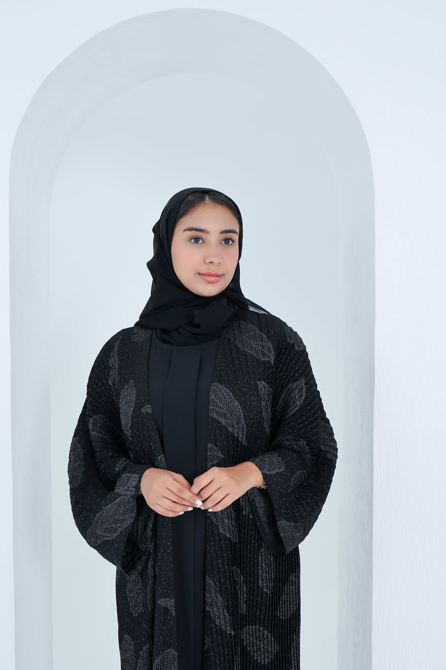 C-RTW-2x2-Pleated-Black-Abaya-11