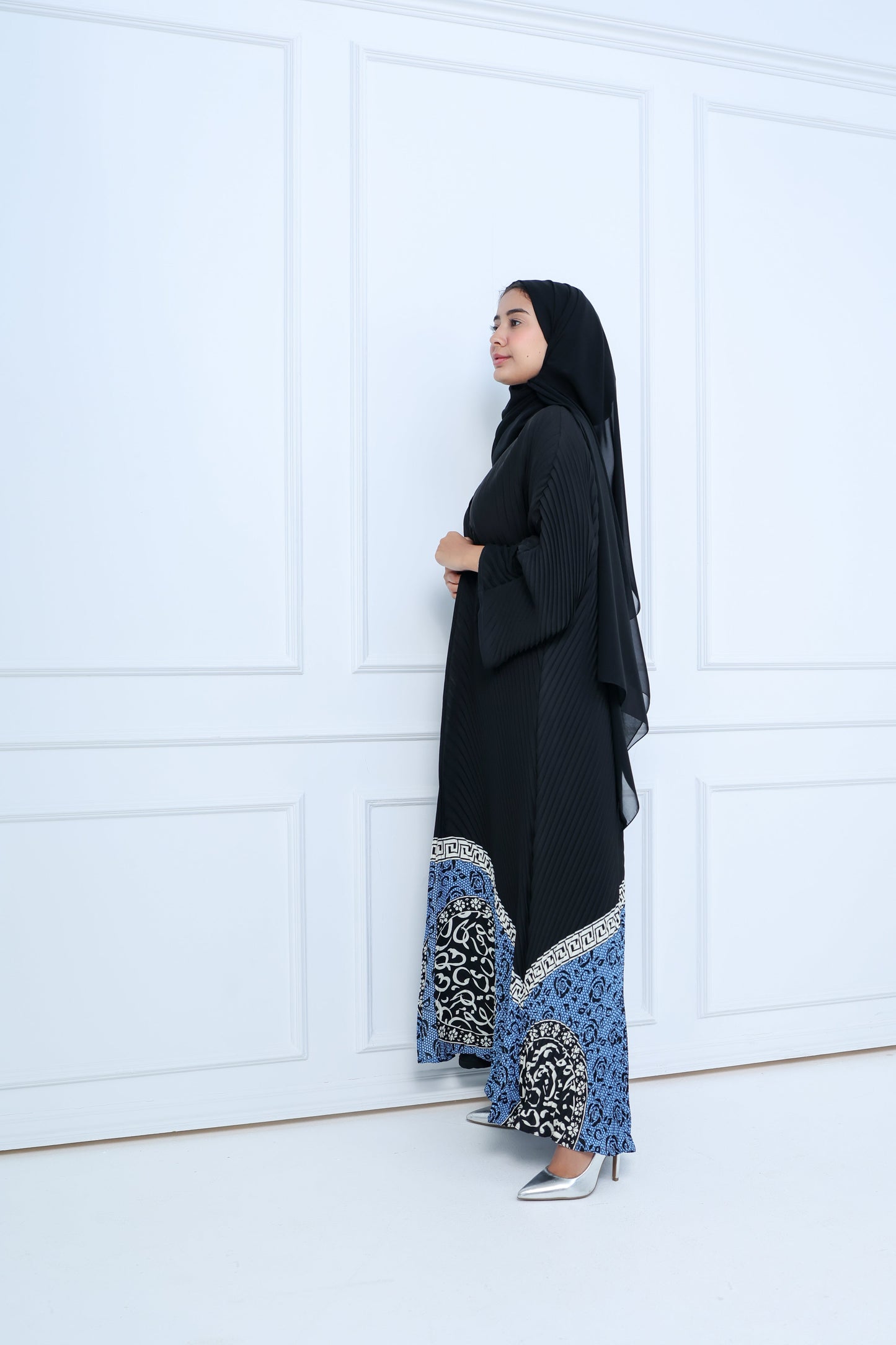 C-RTW-2x2-Pleated-Black-Abaya-05