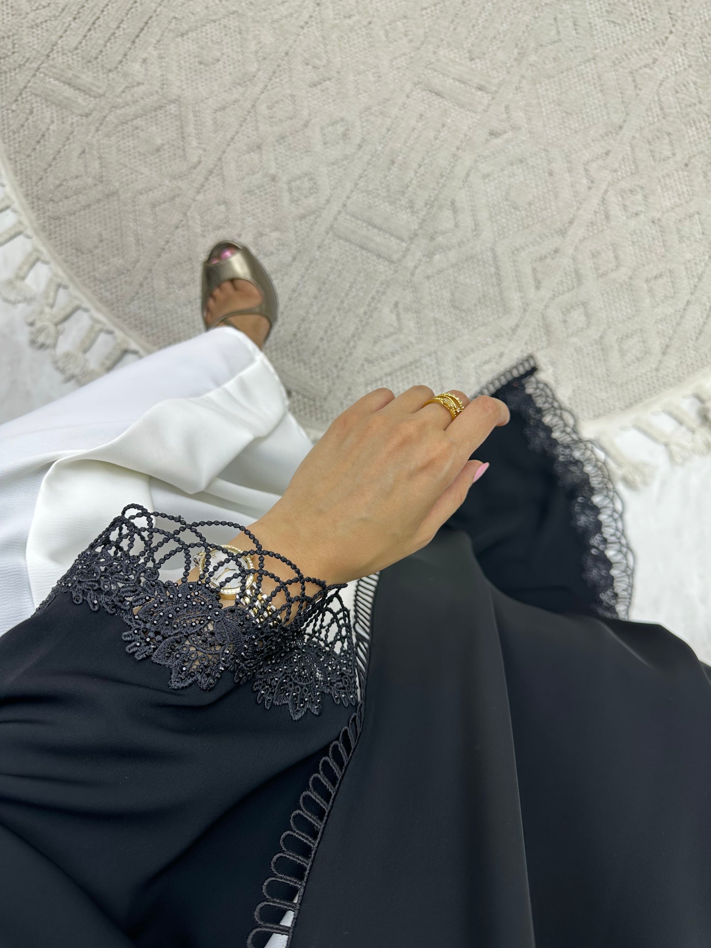 C 0476 Black Classic Lace Abaya