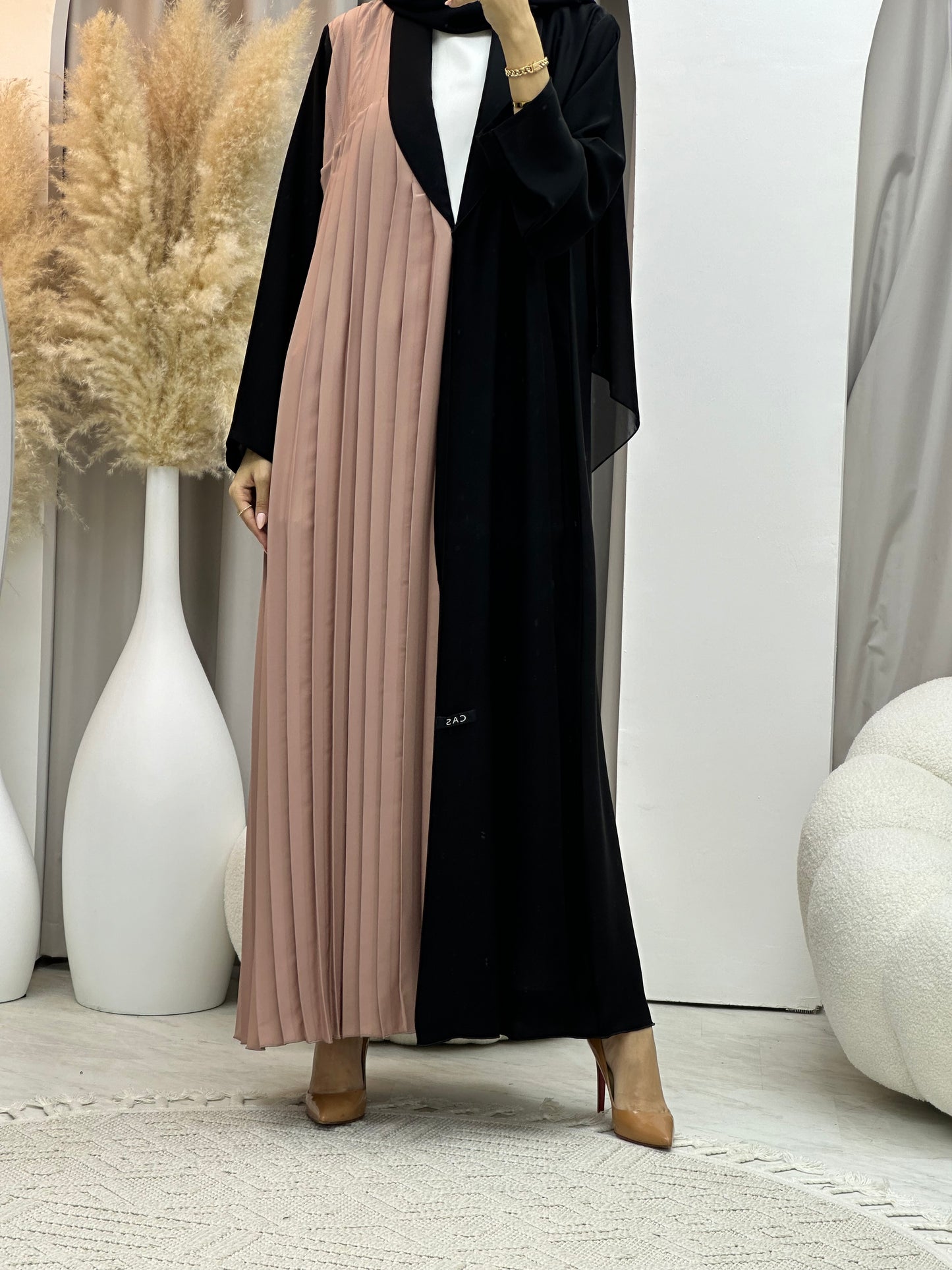 C RTW 0072 Beige Black Pleated Abaya