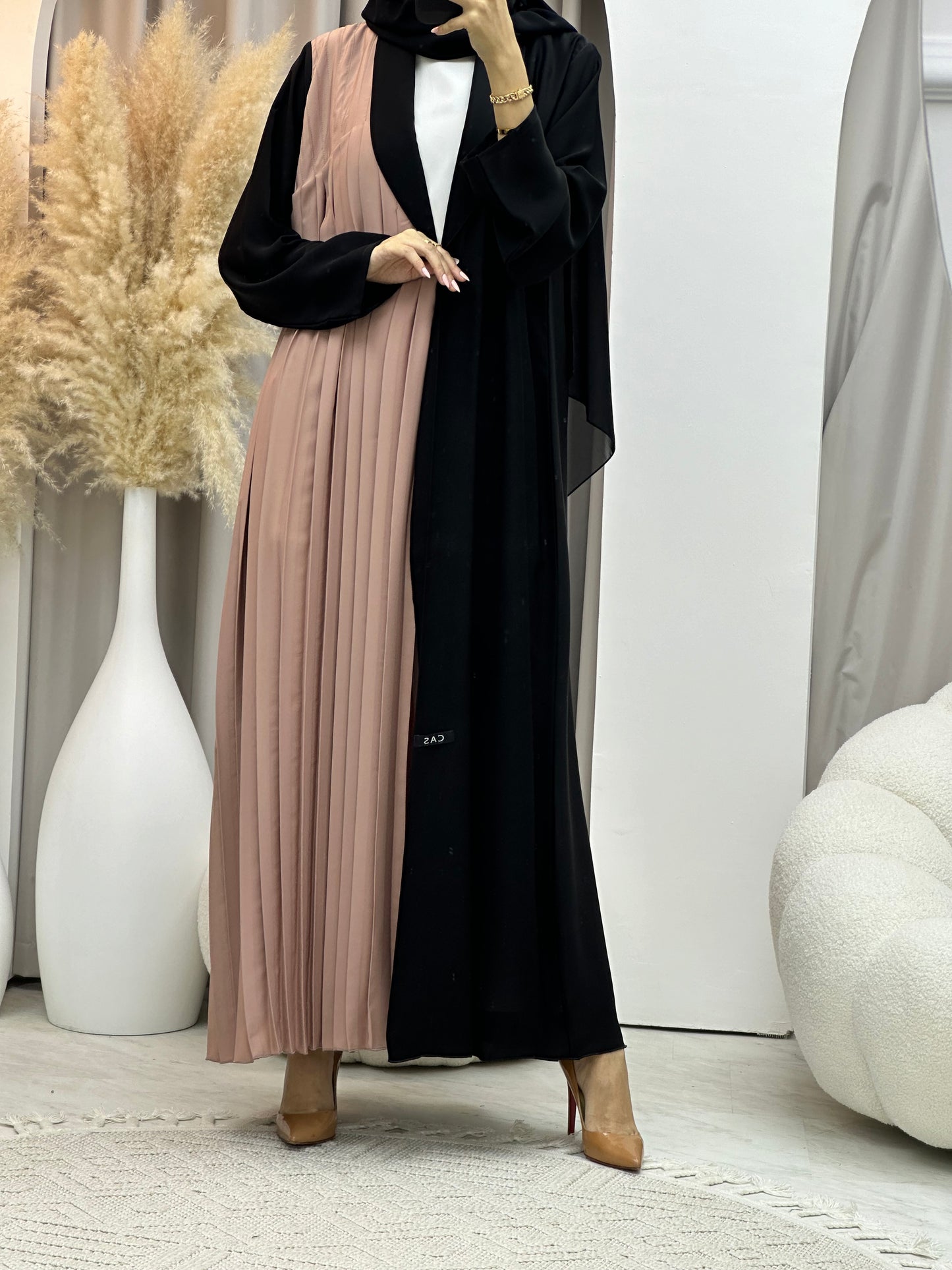 C RTW 0072 Beige Black Pleated Abaya