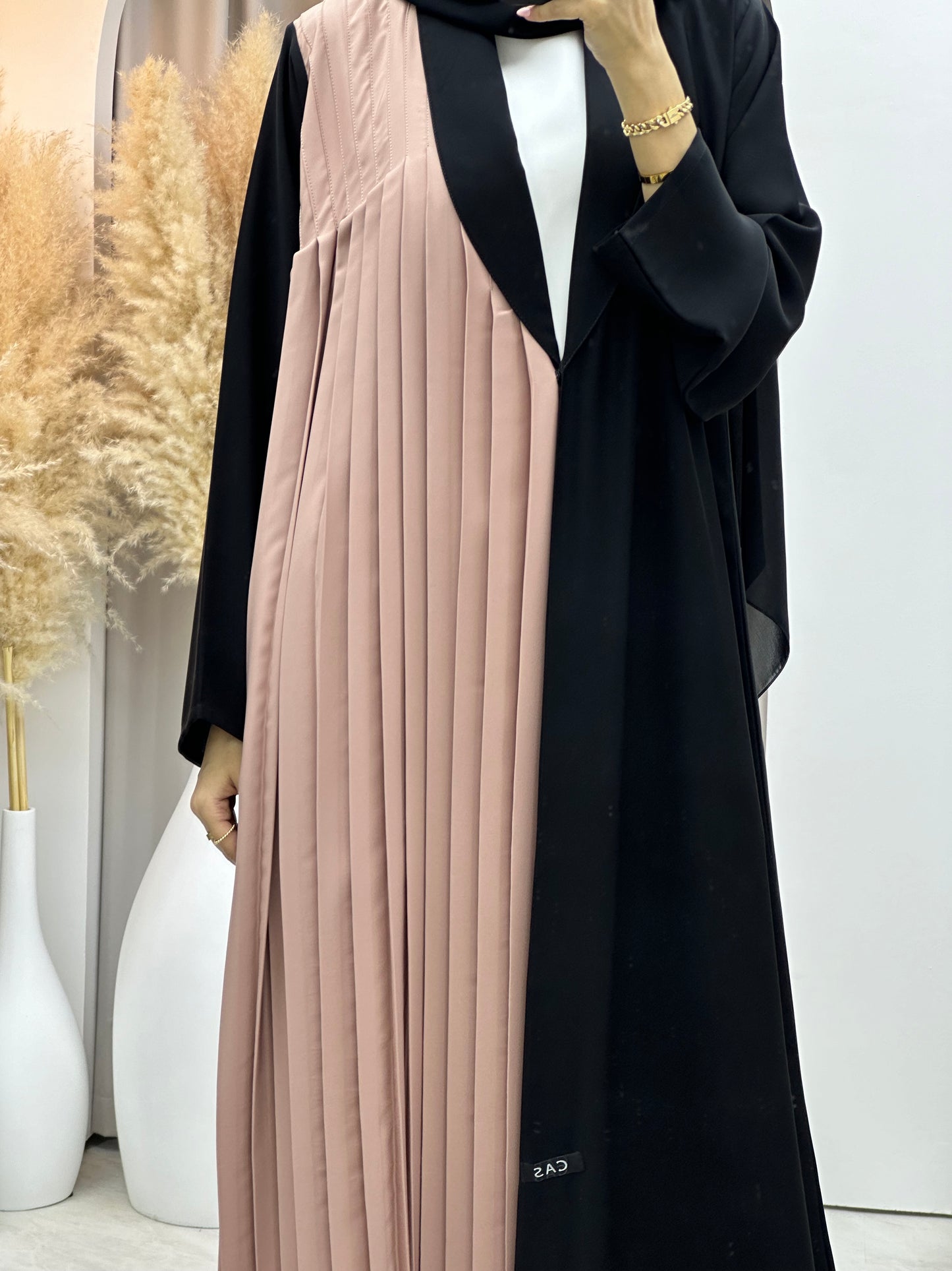 C RTW 0072 Beige Black Pleated Abaya