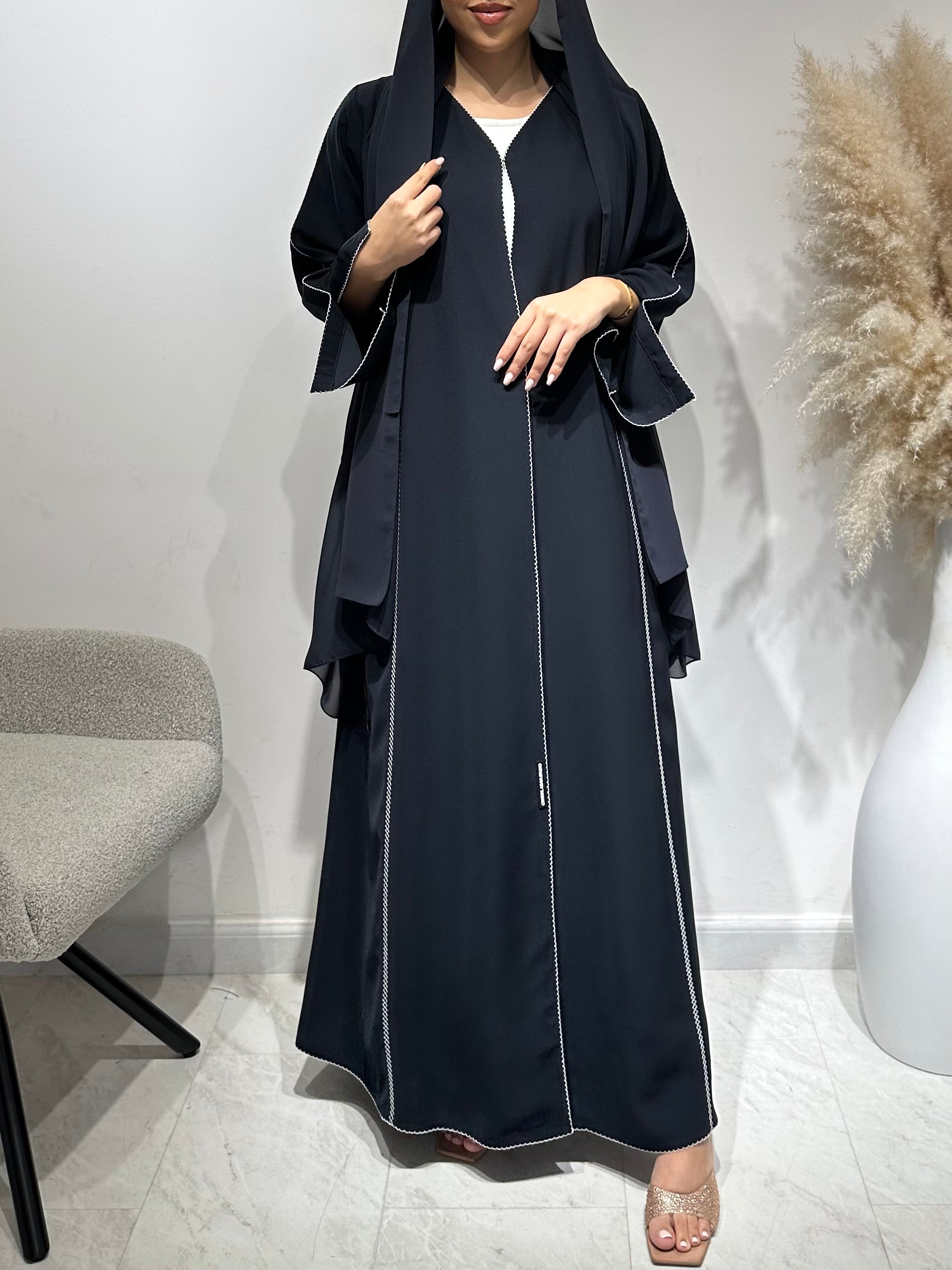C 1646 Dark Navy Embroidered Abaya