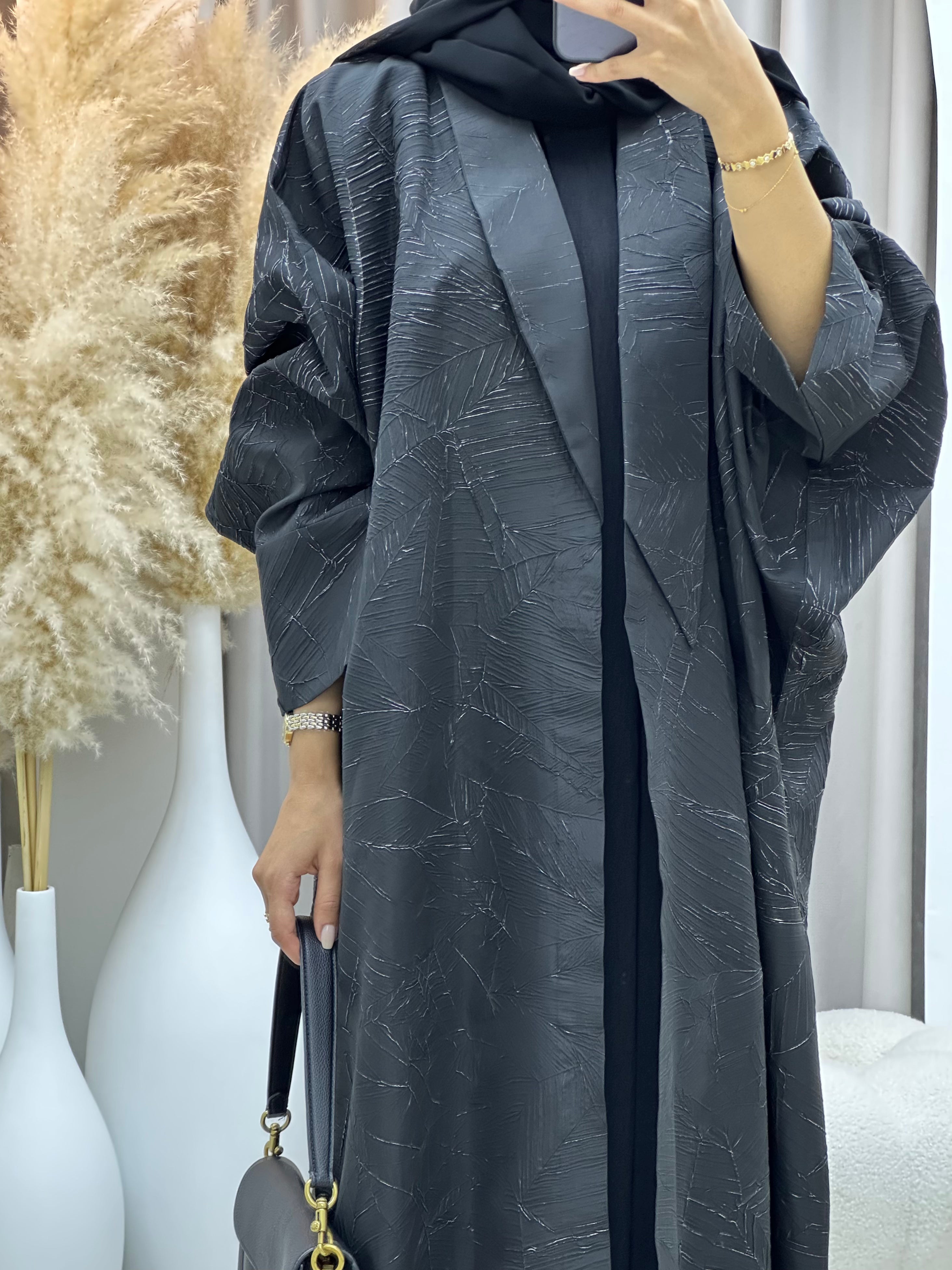 C RTW 0427 Black White Bisht Abaya