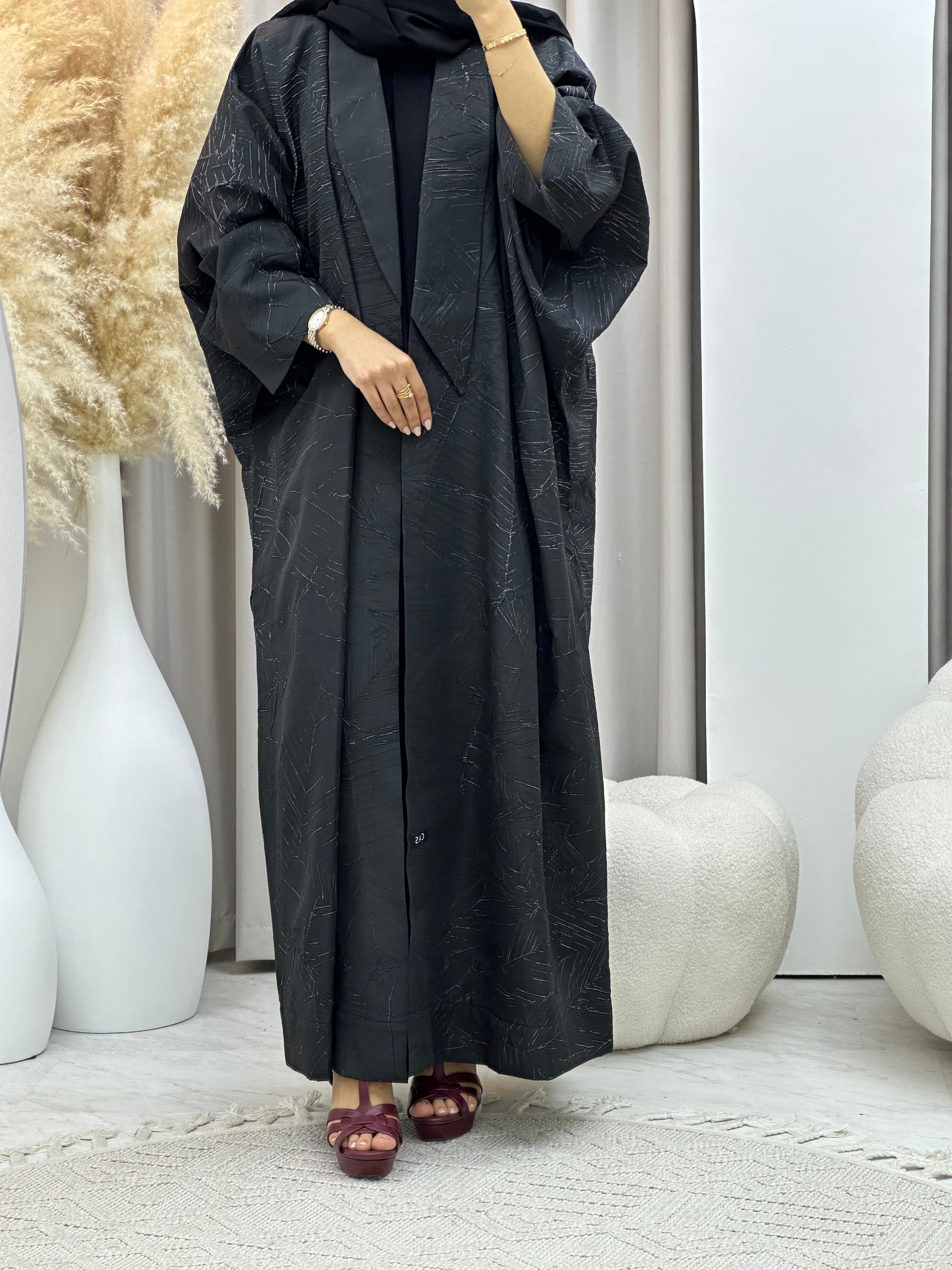 C RTW 0427 Black White Bisht Abaya