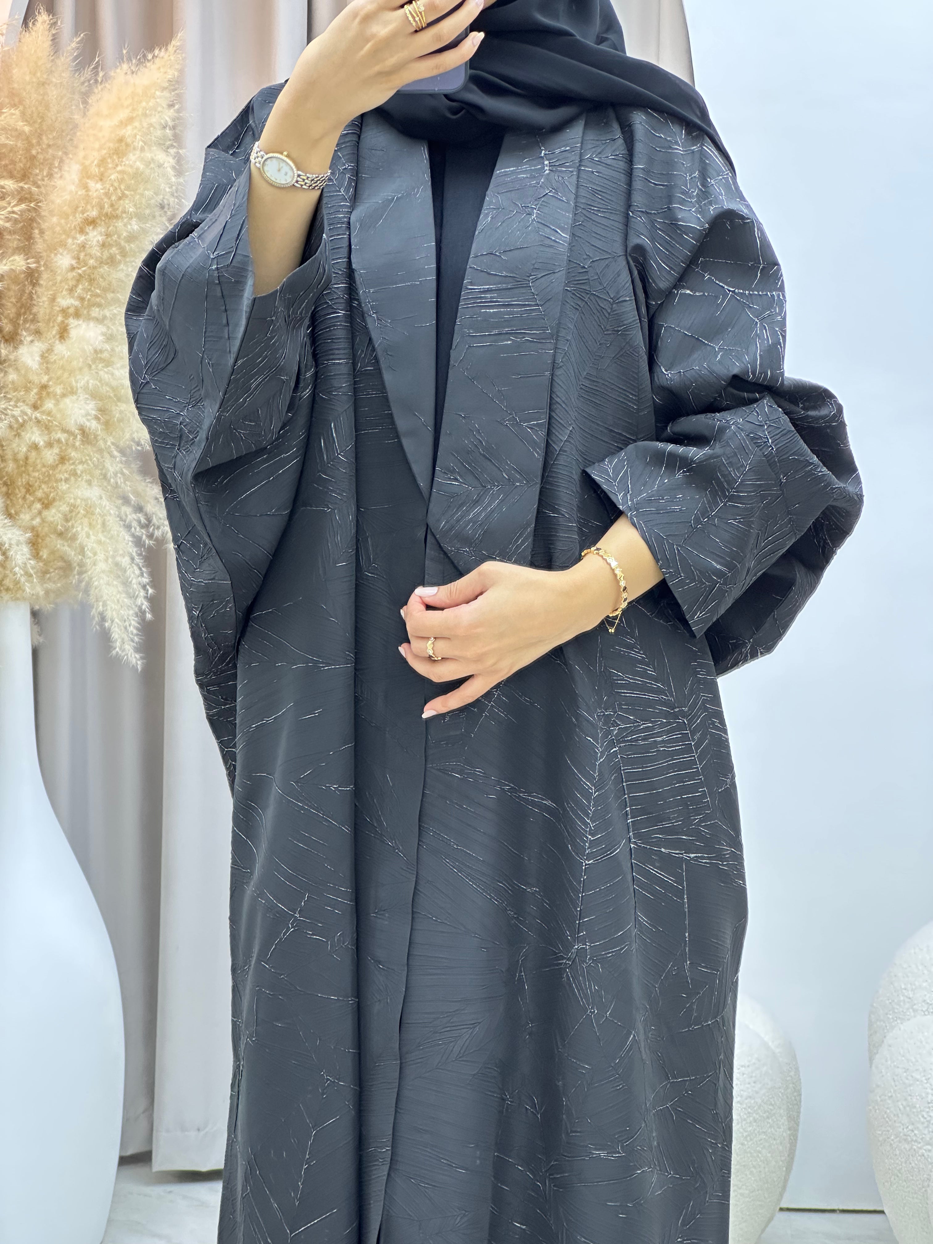 C RTW 0427 Black White Bisht Abaya