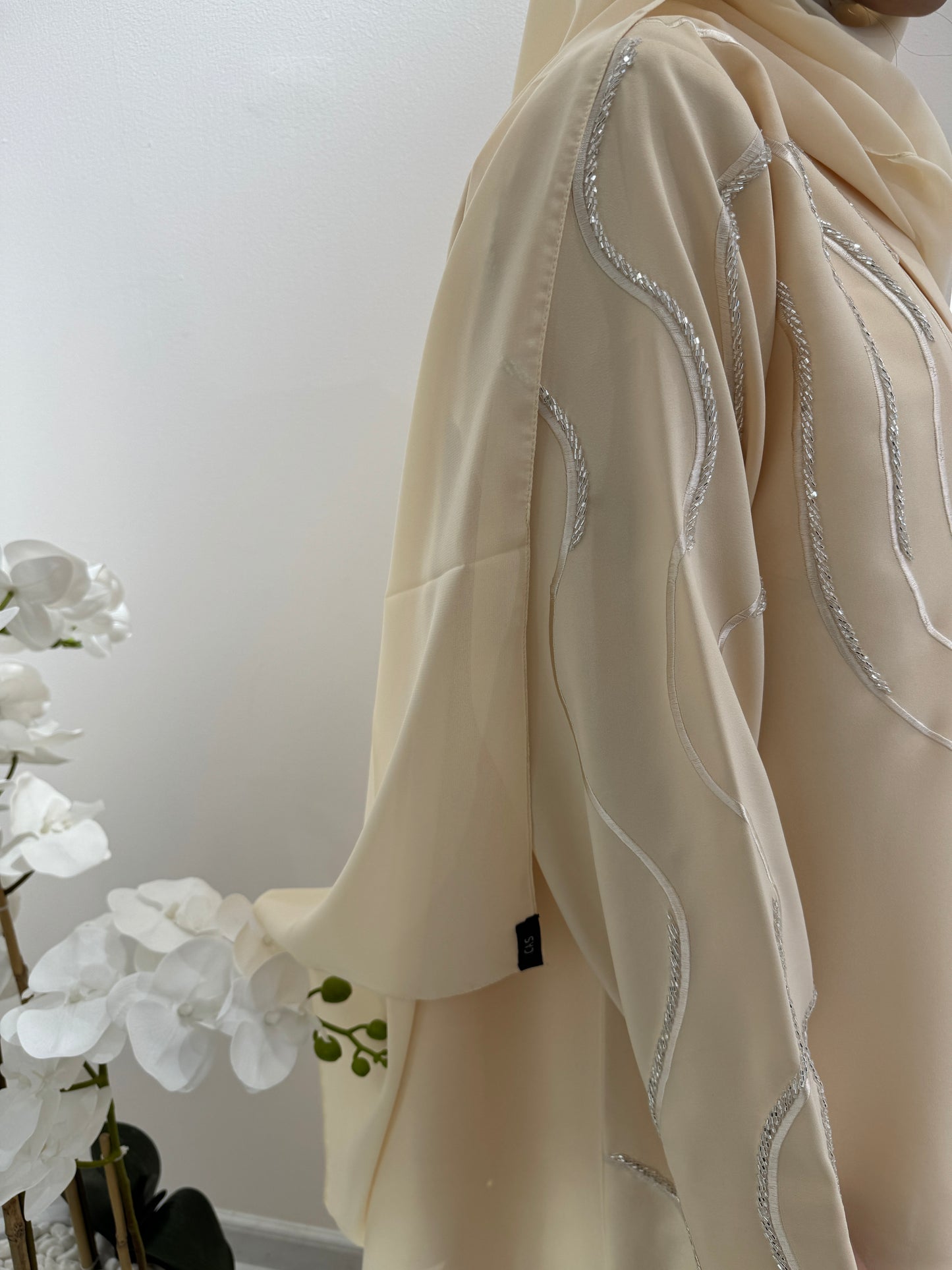 C Cream Wave Embroidery Abaya