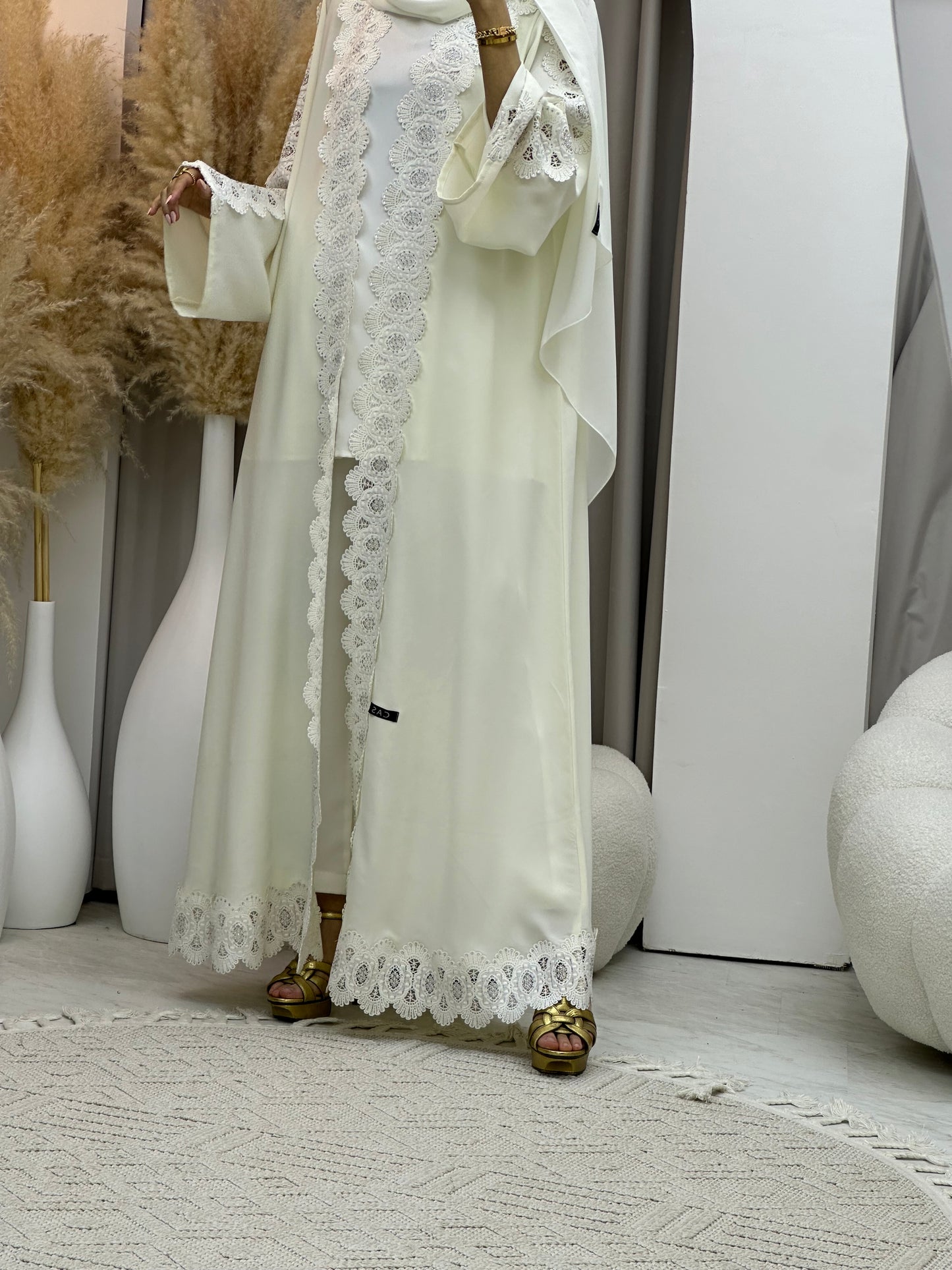 C 0086 Off White Lace Abaya