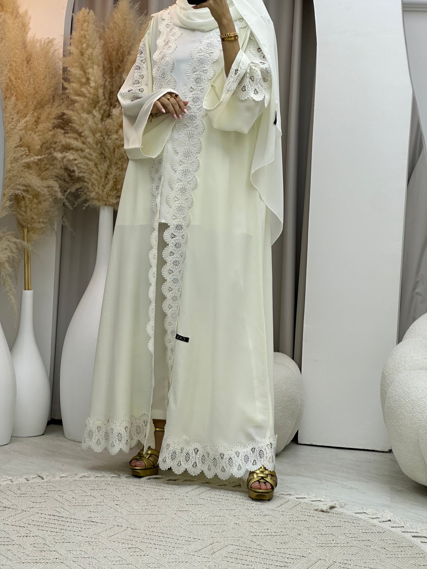 C 0086 Off White Lace Abaya