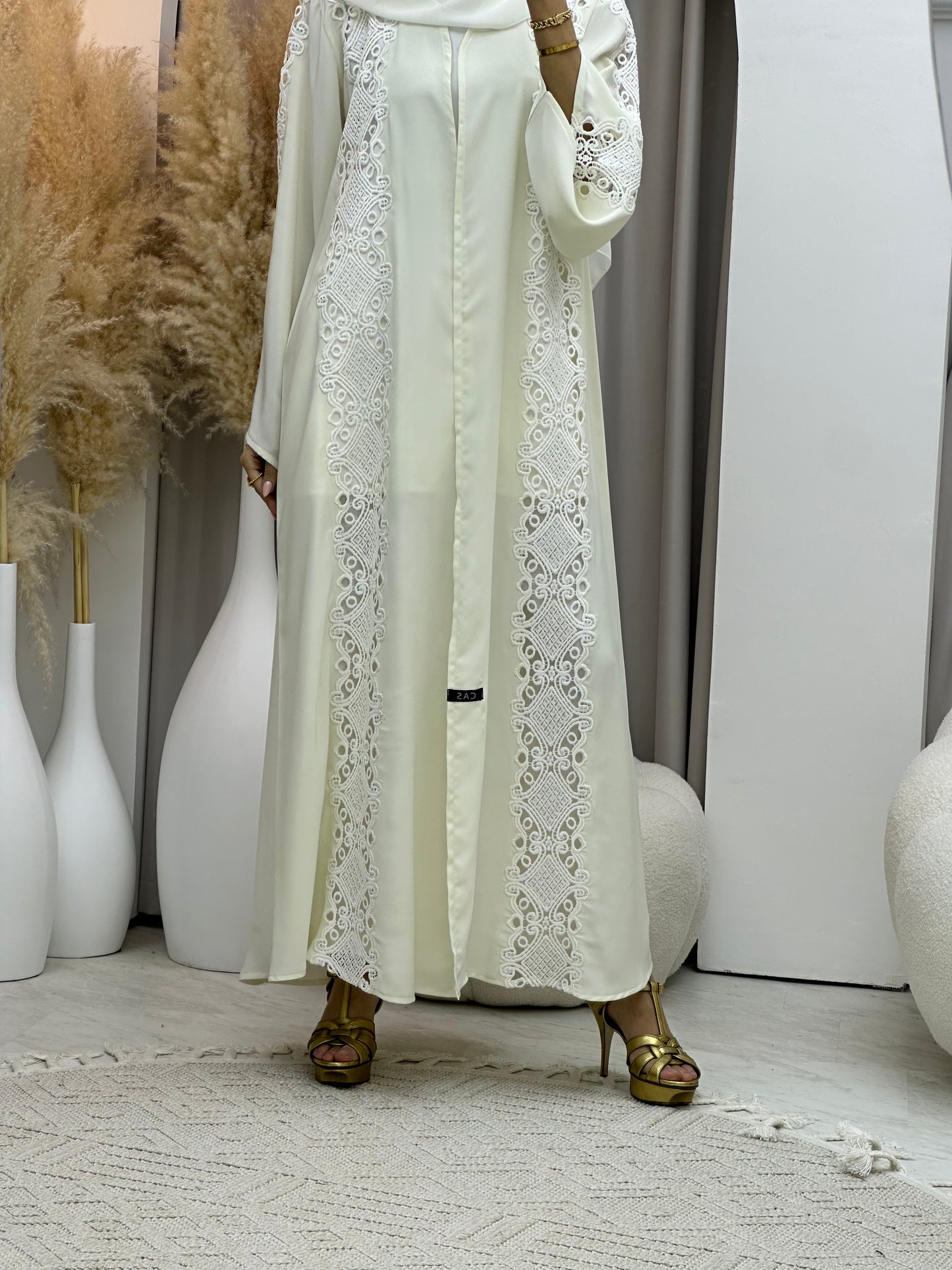 C 0087 Off White Lace Abaya