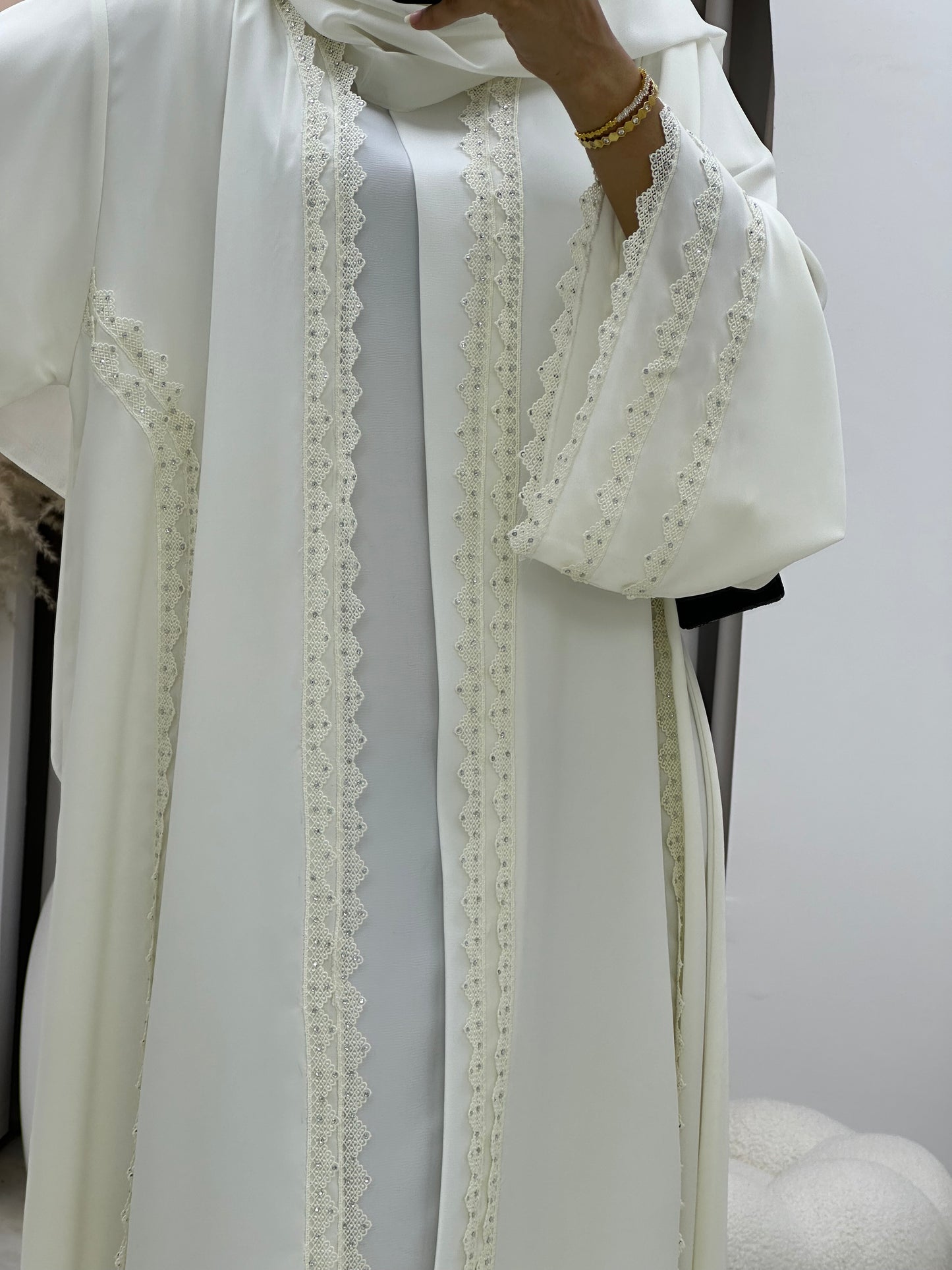 C 0100 White Lace Abaya