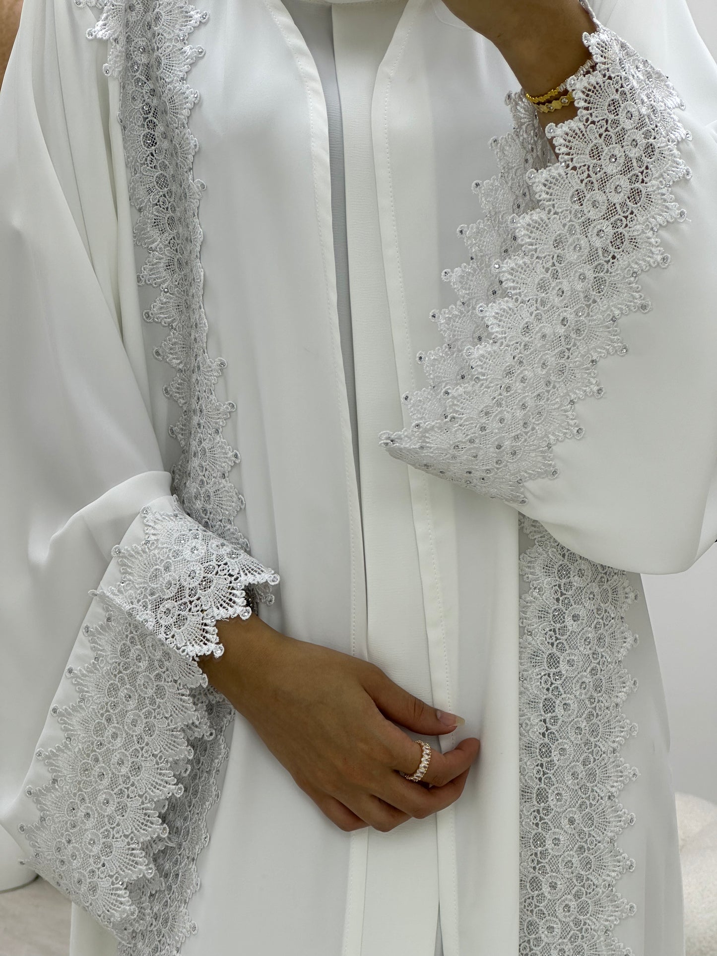 C 0101 White Lace Abaya