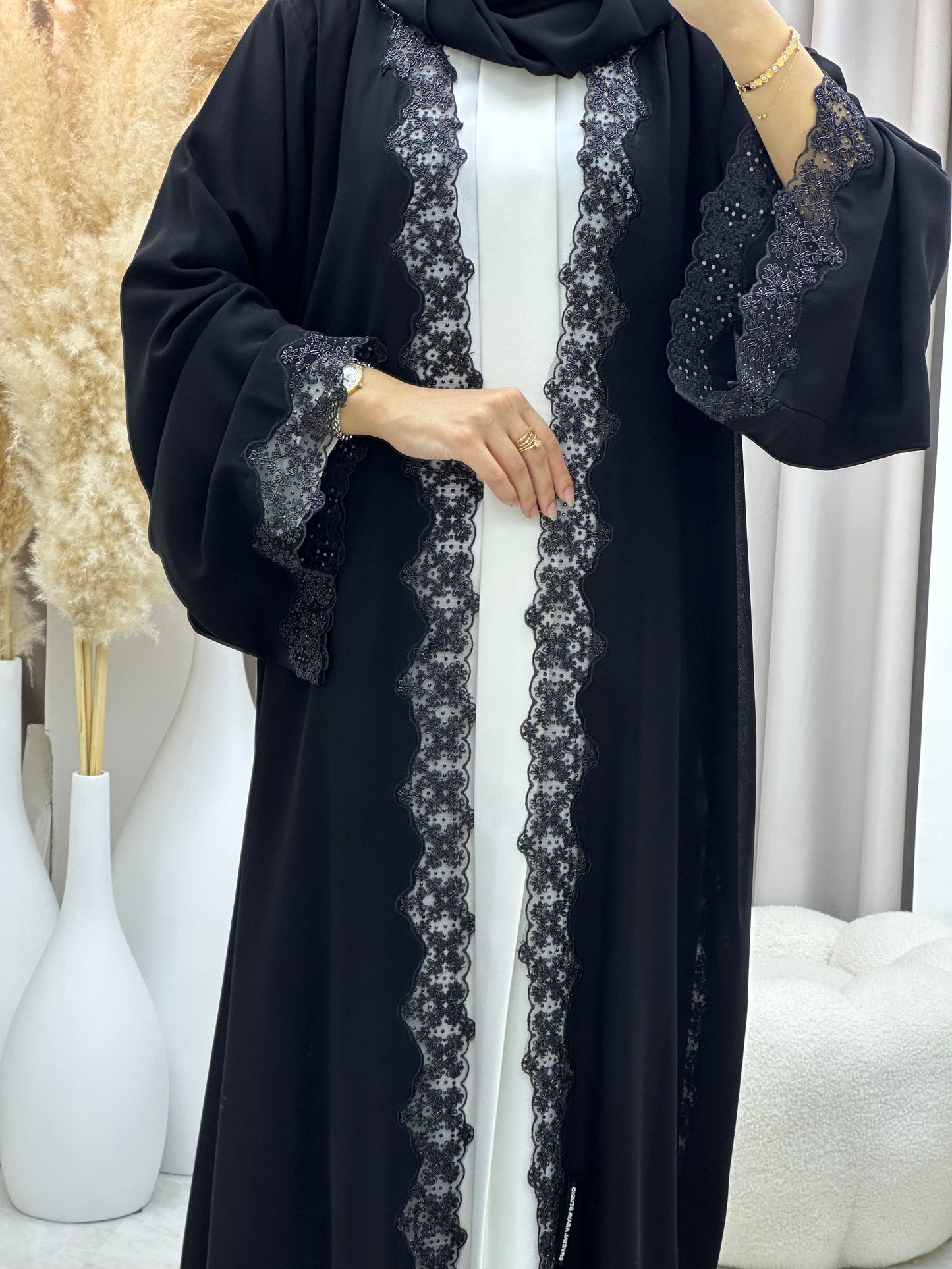 C 04527 Black Classic Lace Abaya