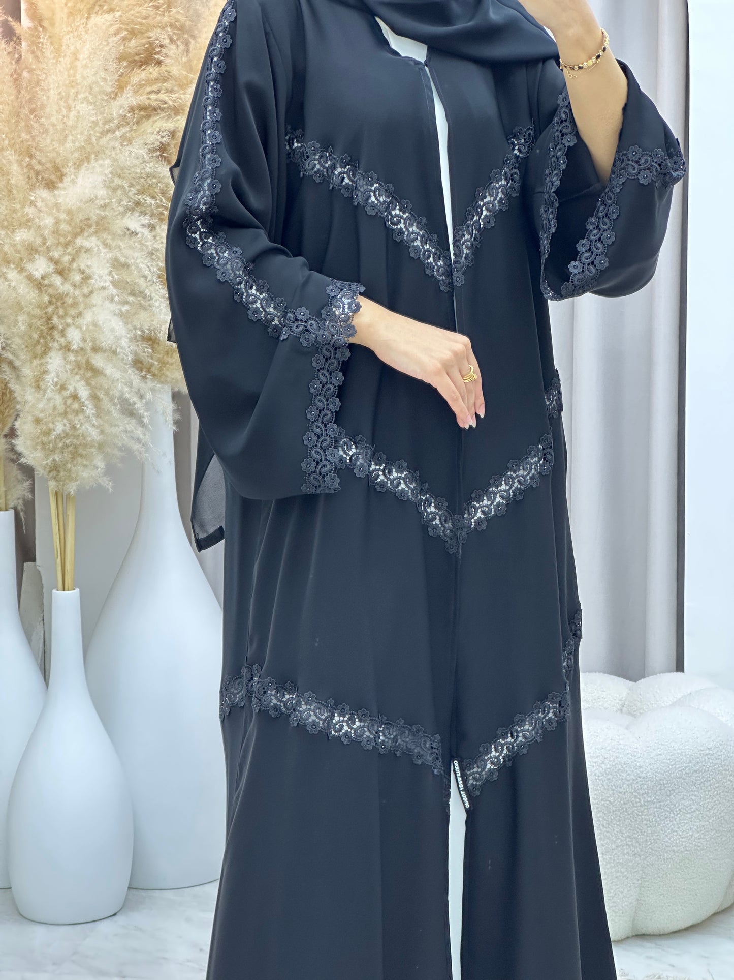 C 04528 Black Classic Lace Abaya