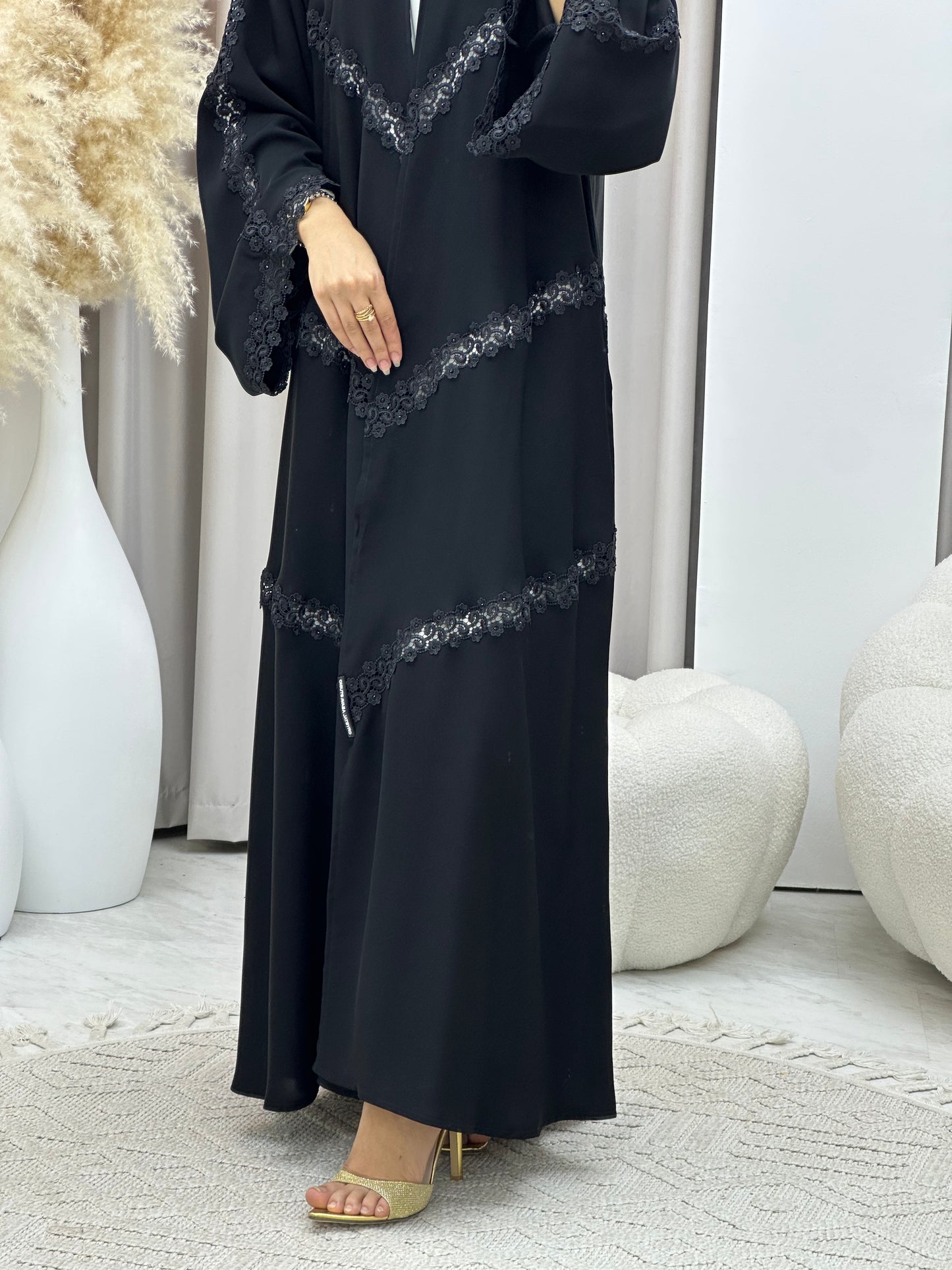 C 04528 Black Classic Lace Abaya