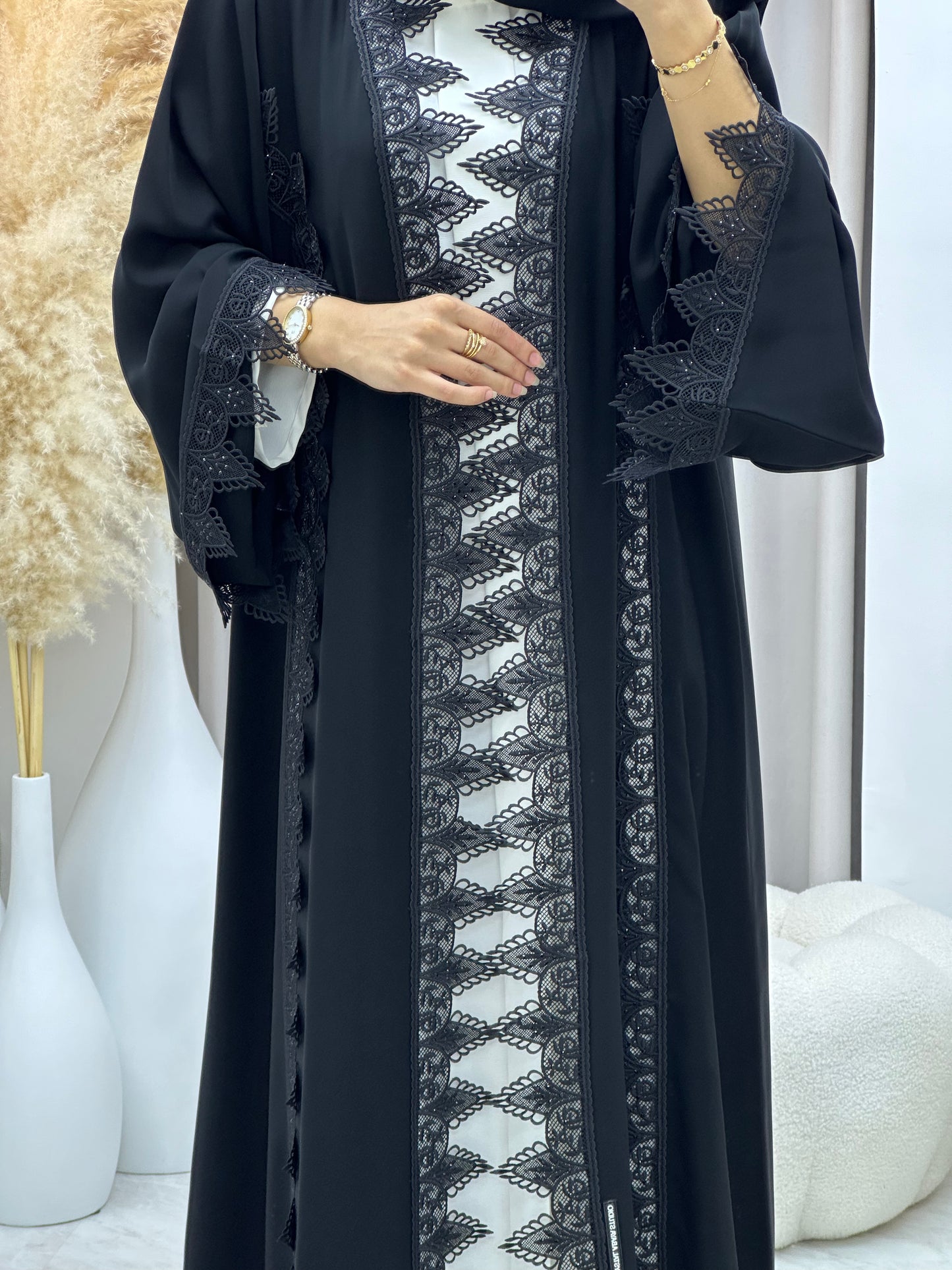 C 04529 Black Classic Lace Abaya