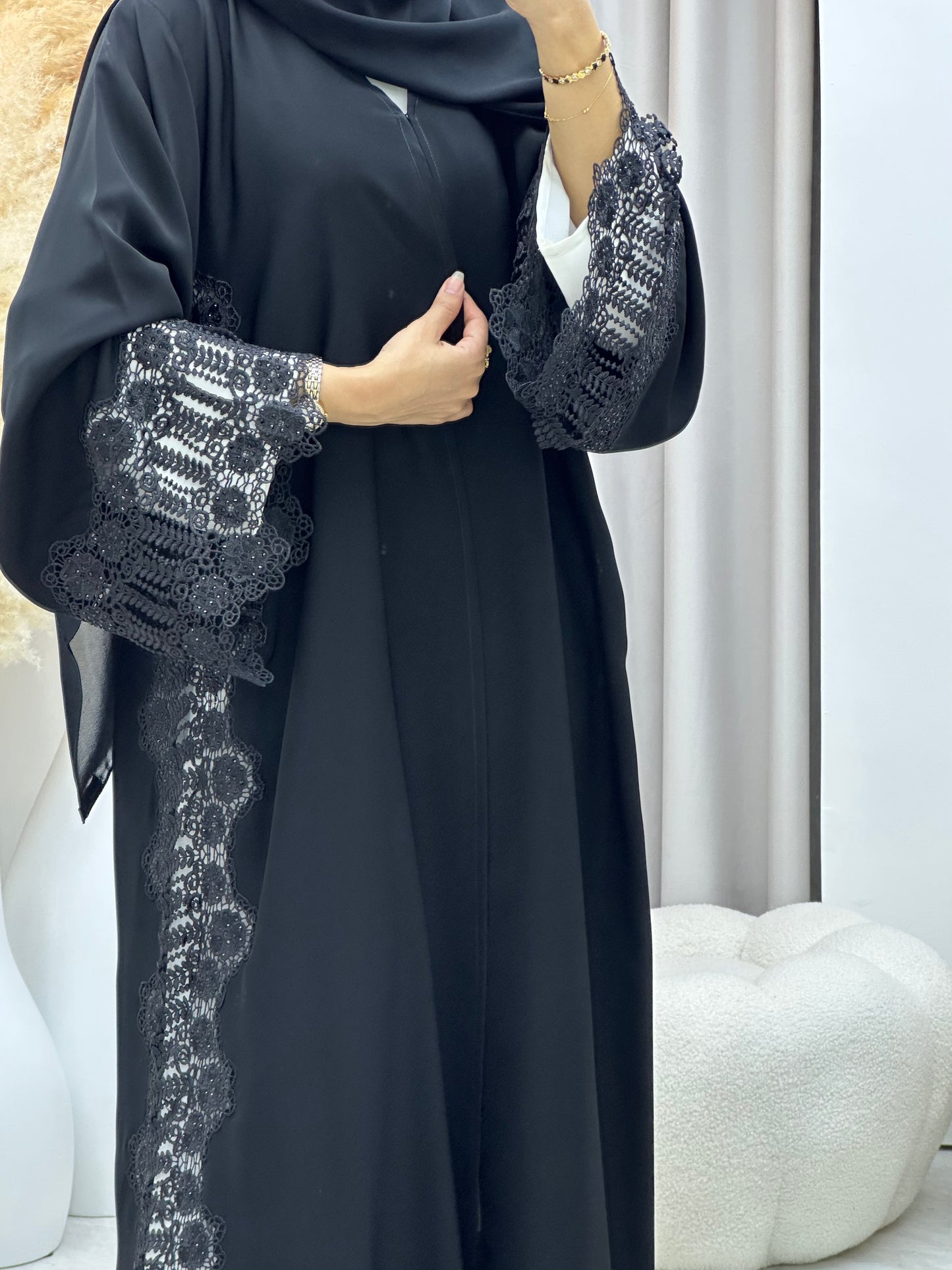 C 04530 Black Classic Lace Abaya