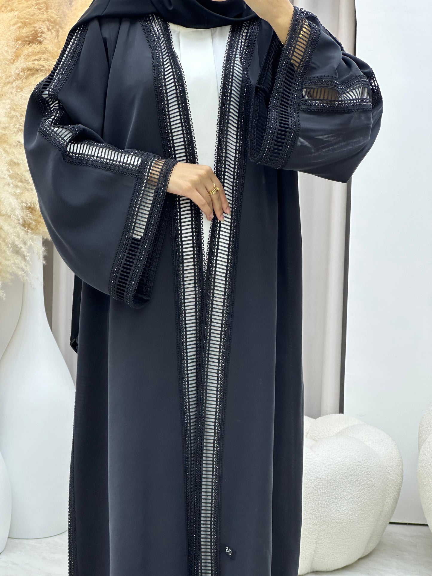 C 04532 Black Classic Lace Abaya