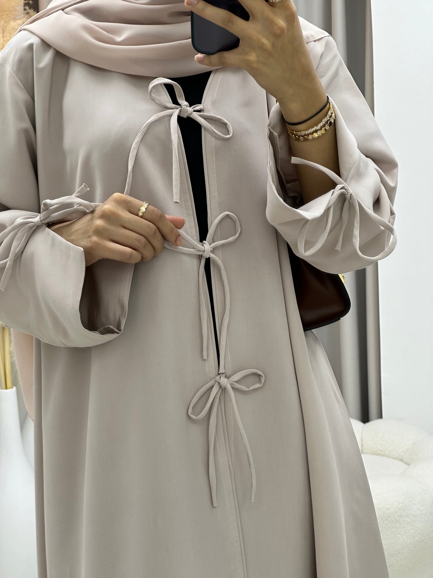 C 0117-01 Nude Bow Abaya