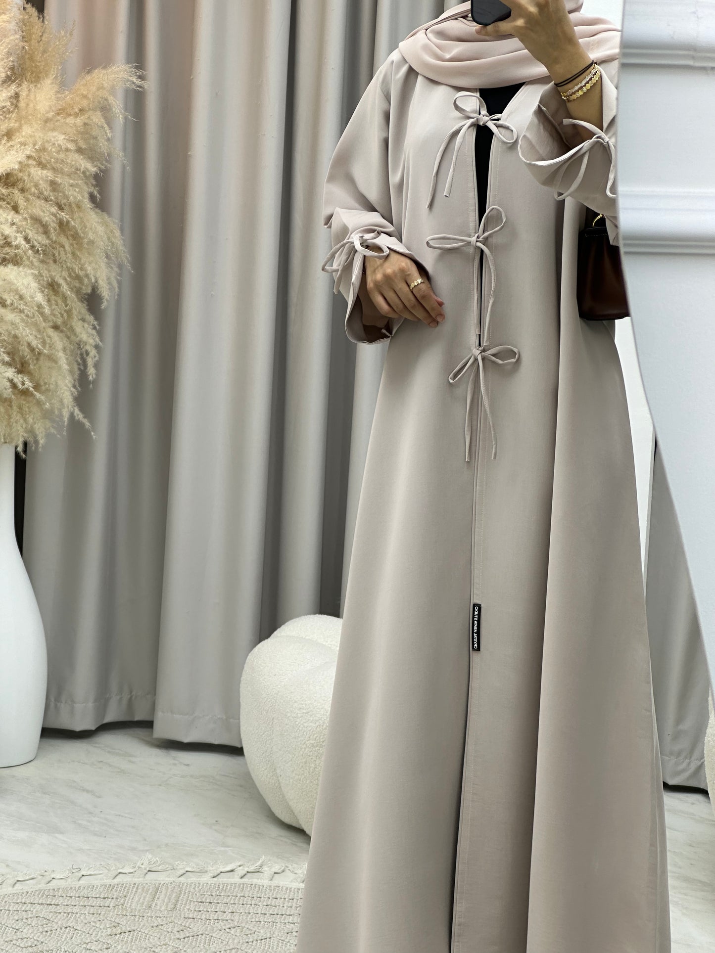 C 0117-01 Nude Bow Abaya