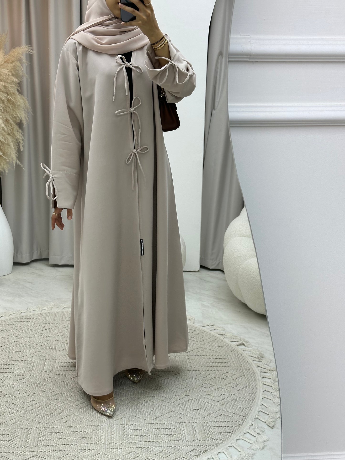 C 0117-01 Nude Bow Abaya