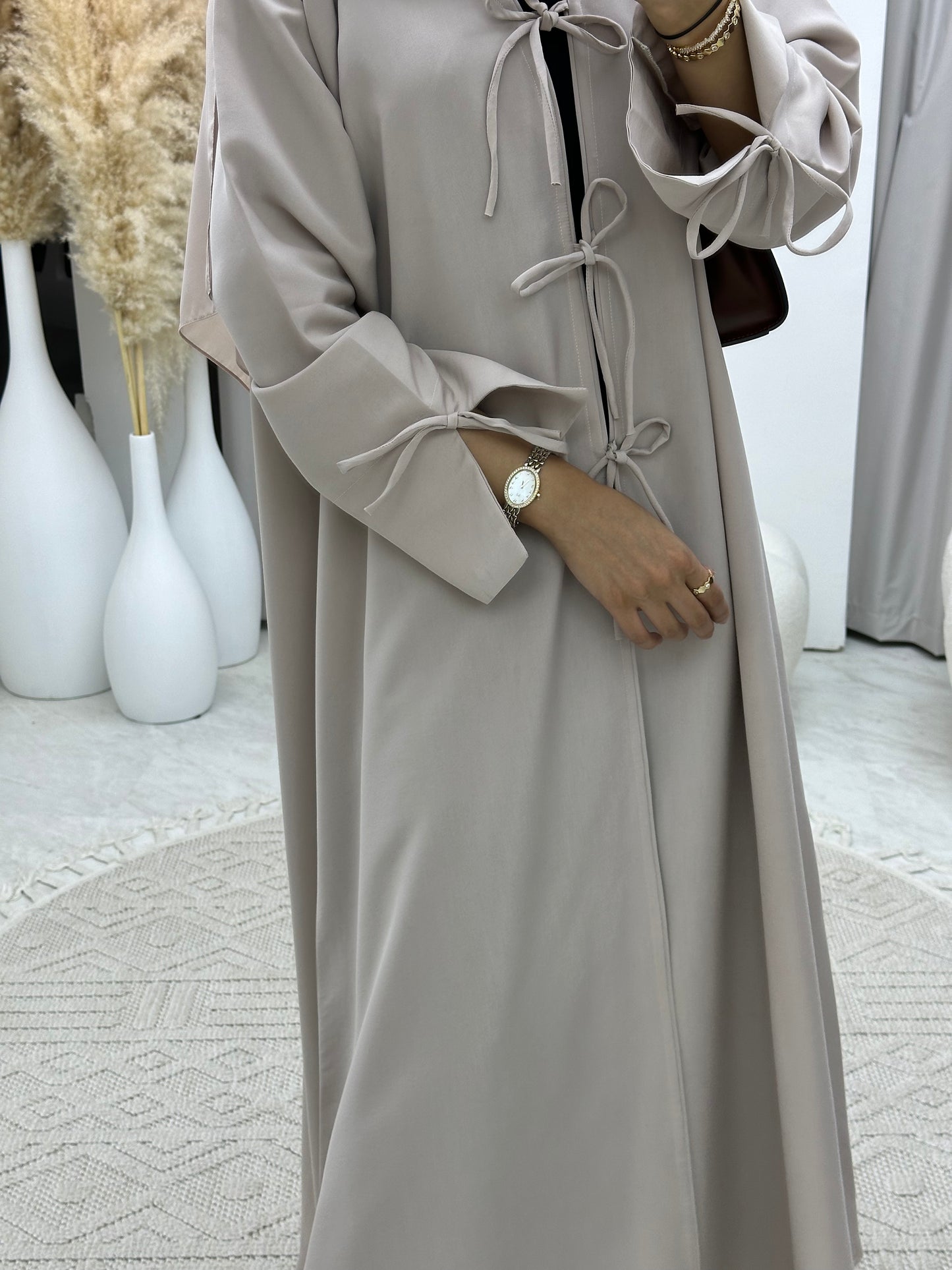 C 0117-01 Nude Bow Abaya