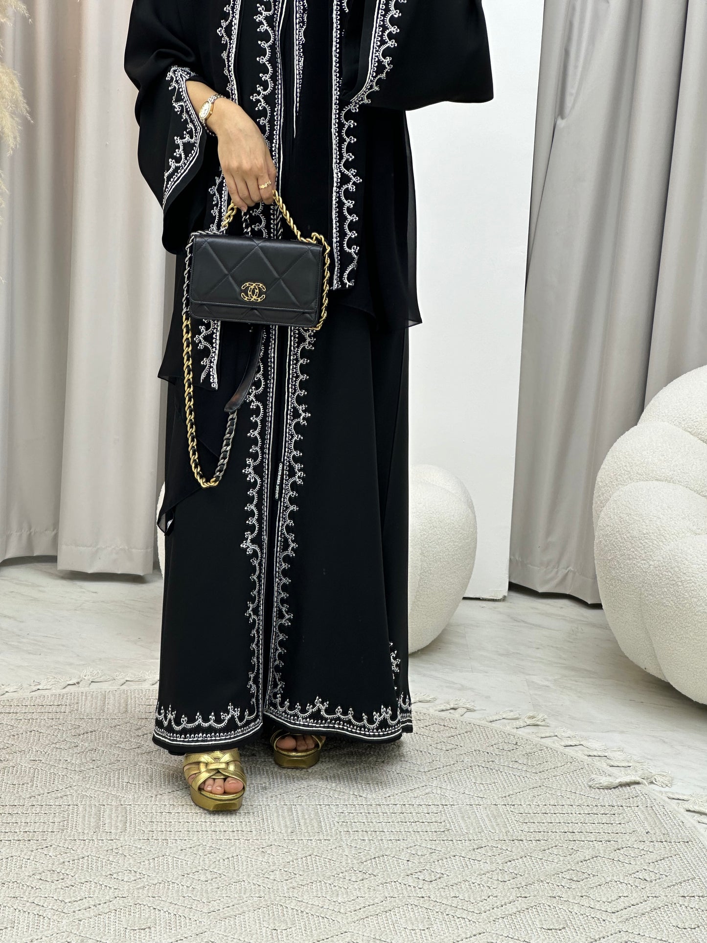 C RTW 0120 Black White Embroidery Abaya