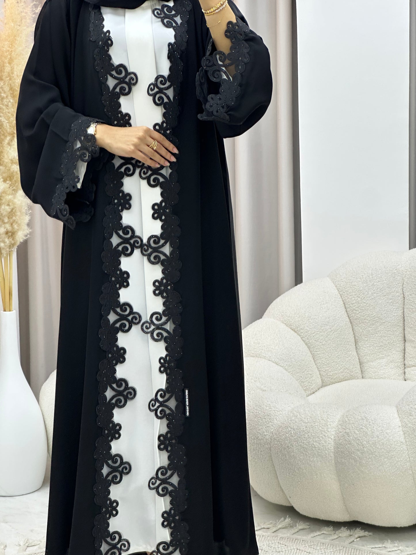 C 0542 Black Classic Lace Abaya