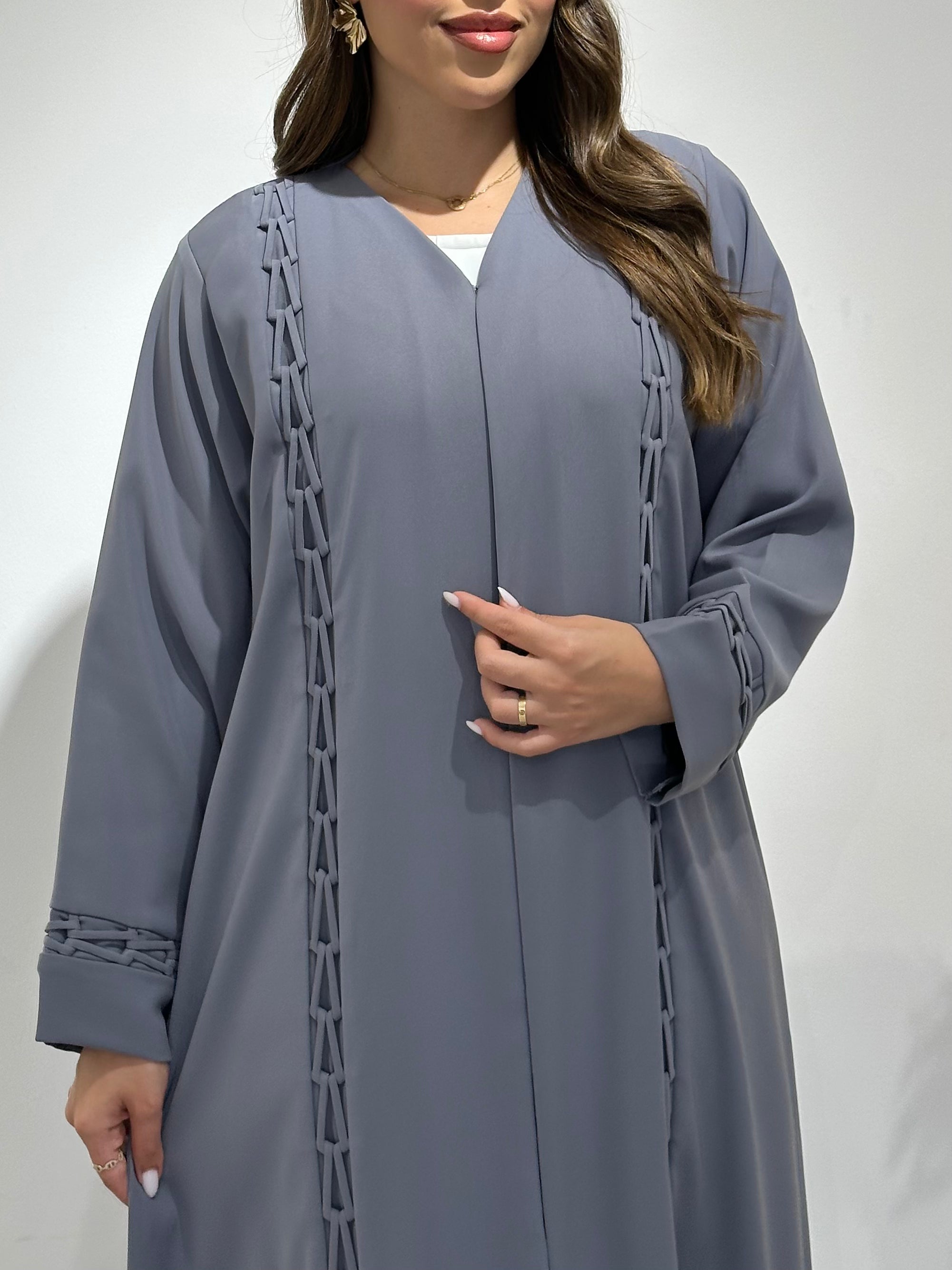 عباية مطبوعة بنقشة زنبق أسود C 1254