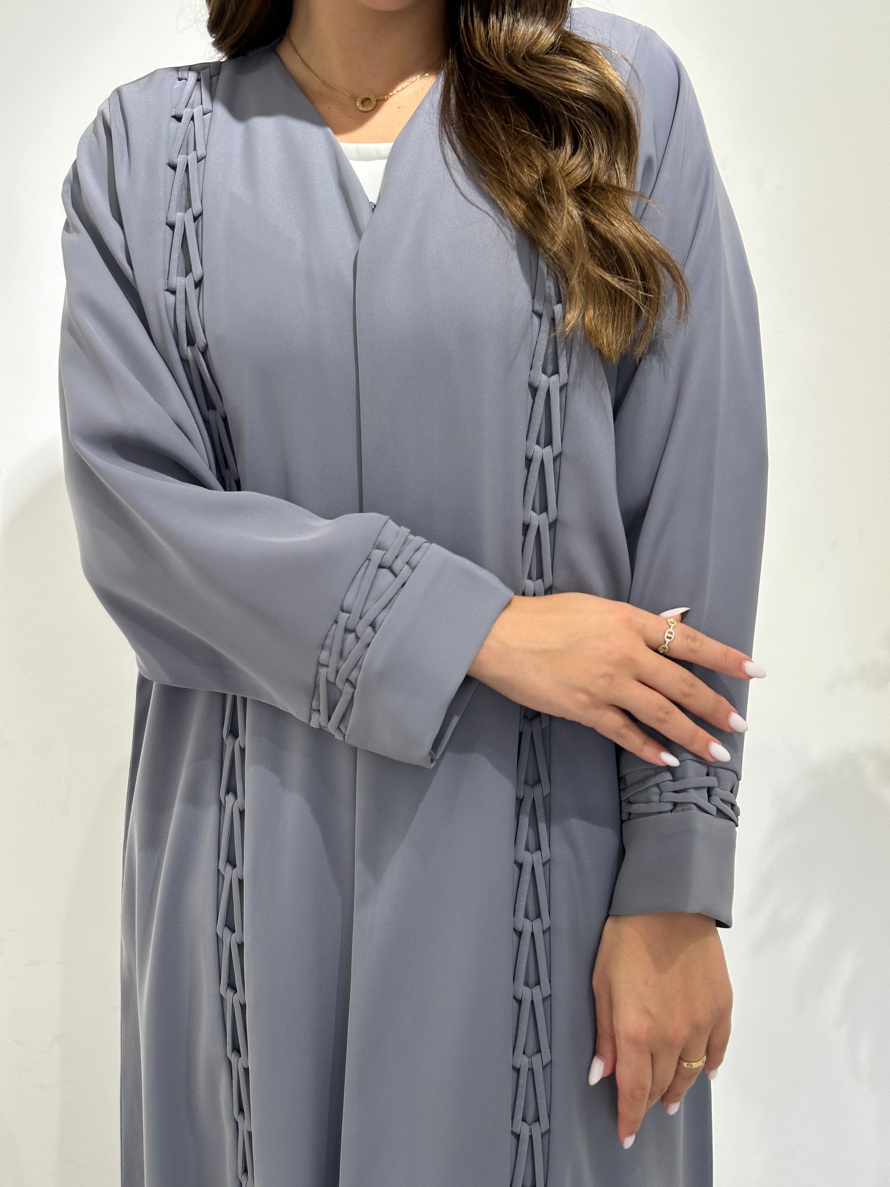 عباية مطبوعة بنقشة زنبق أسود C 1254