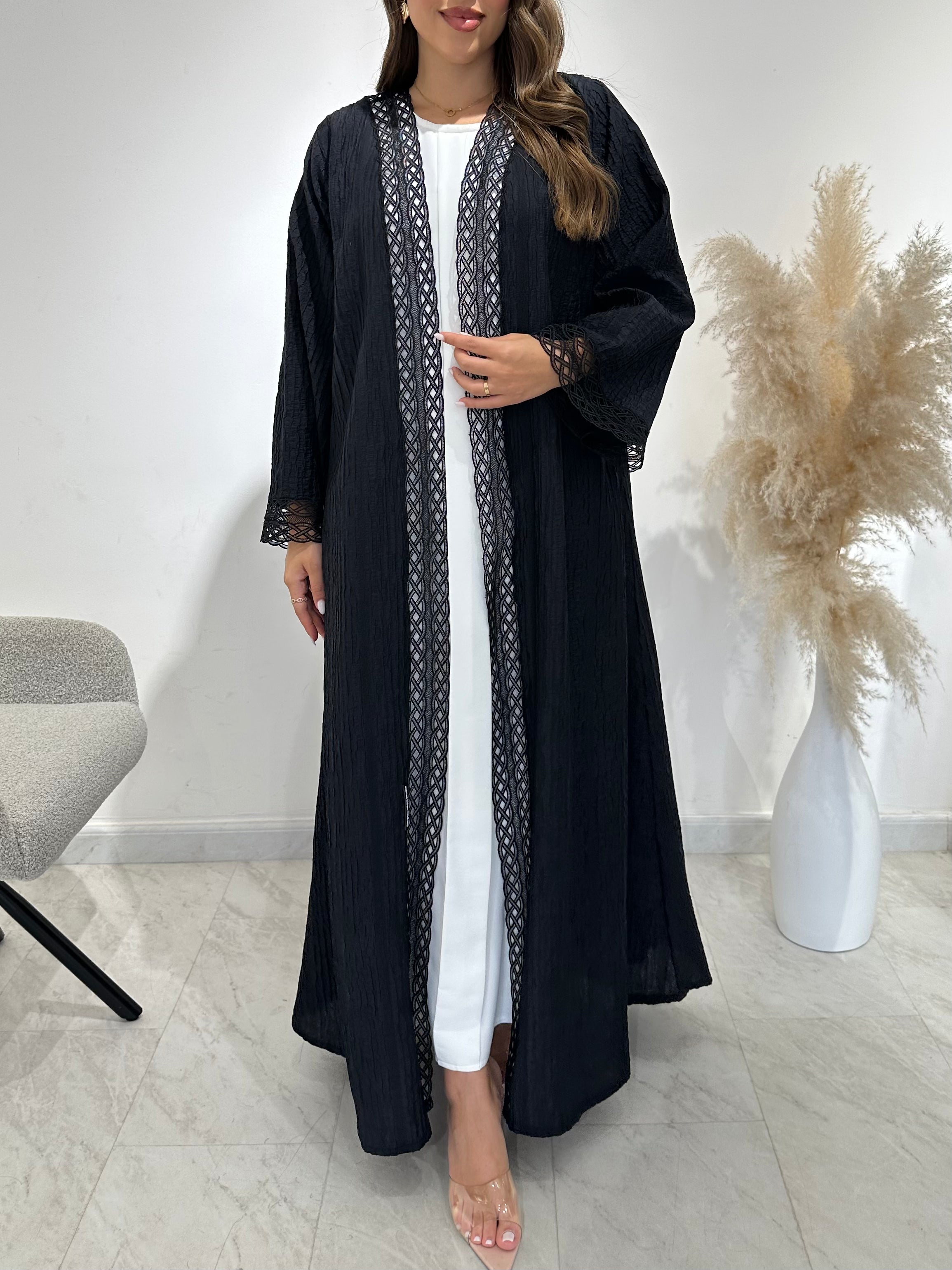 عباية مطبوعة بنقشة زنبق أسود C 1254