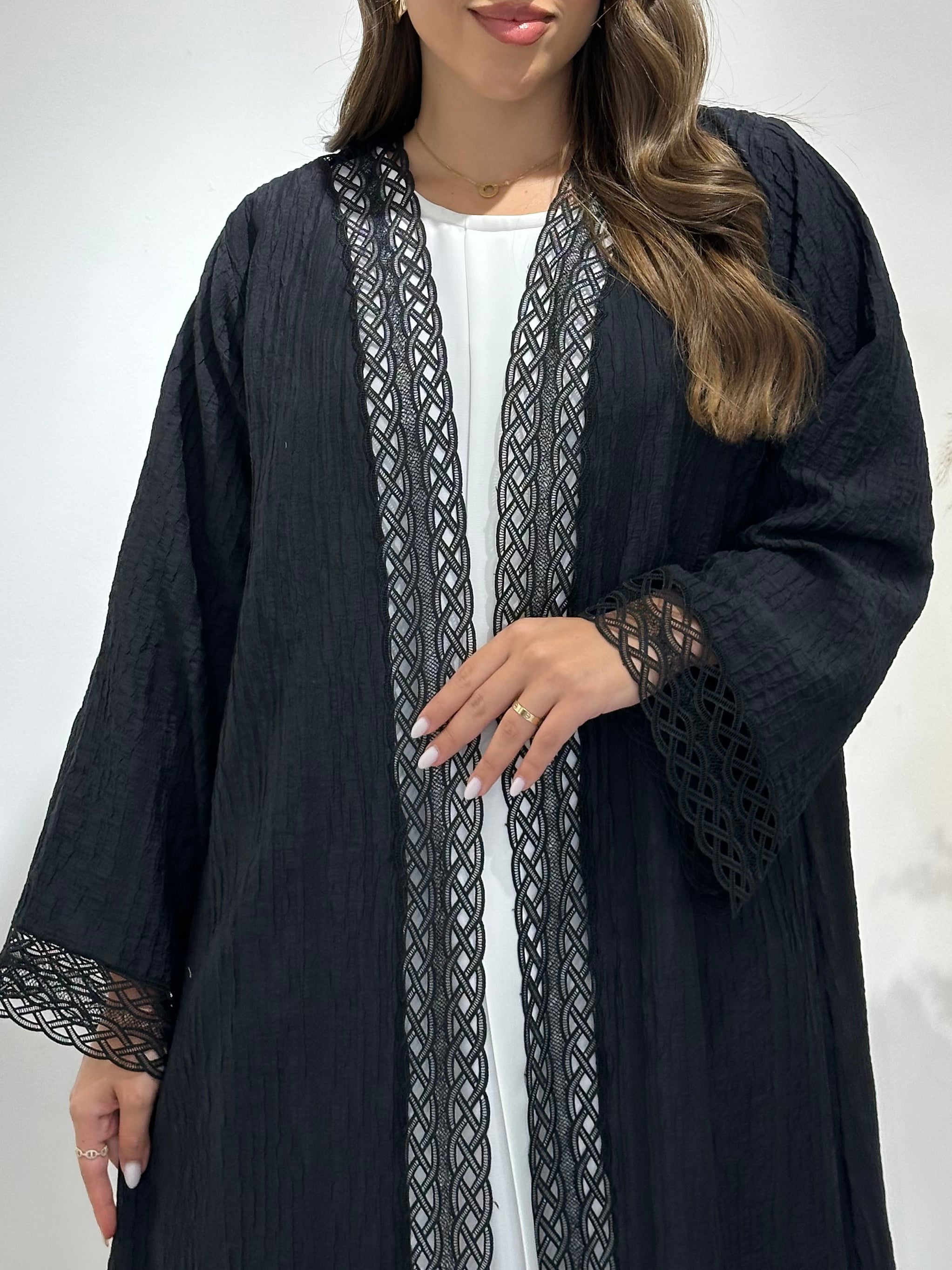 عباية مطبوعة بنقشة زنبق أسود C 1254