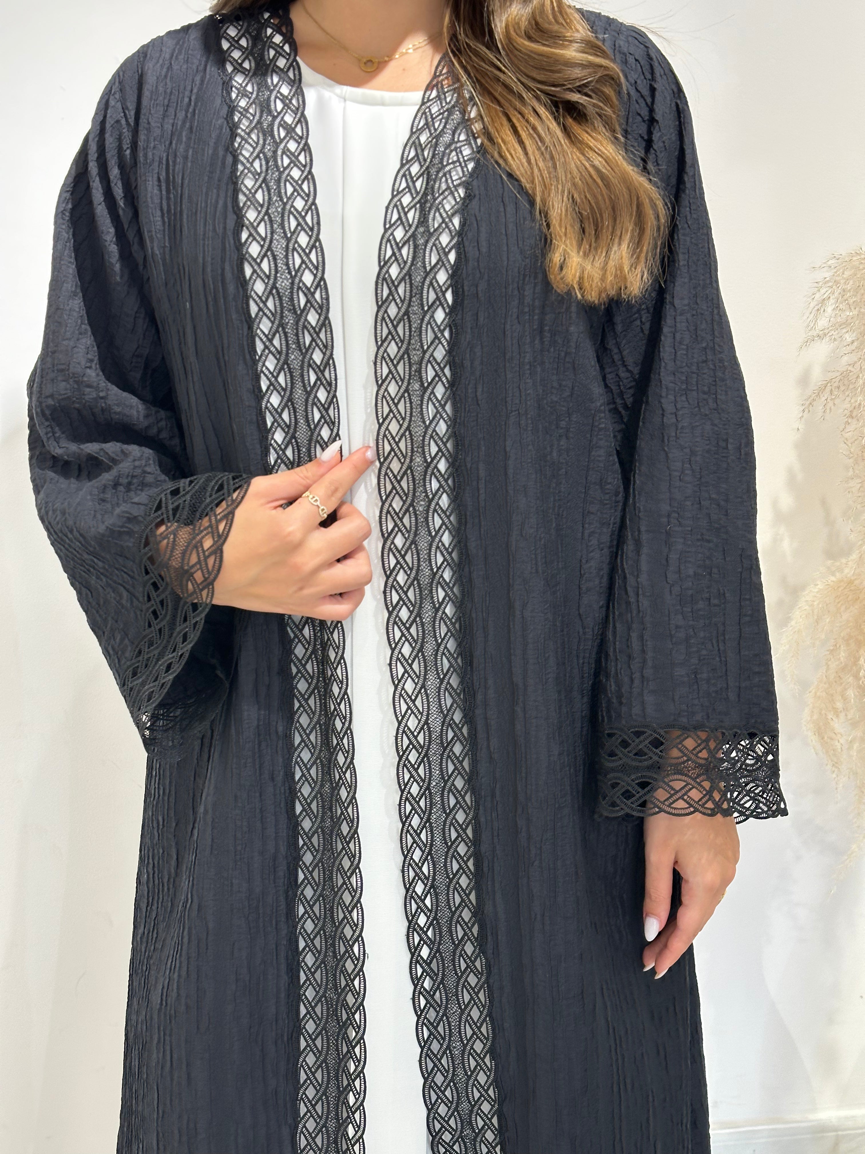 عباية مطبوعة بنقشة زنبق أسود C 1254