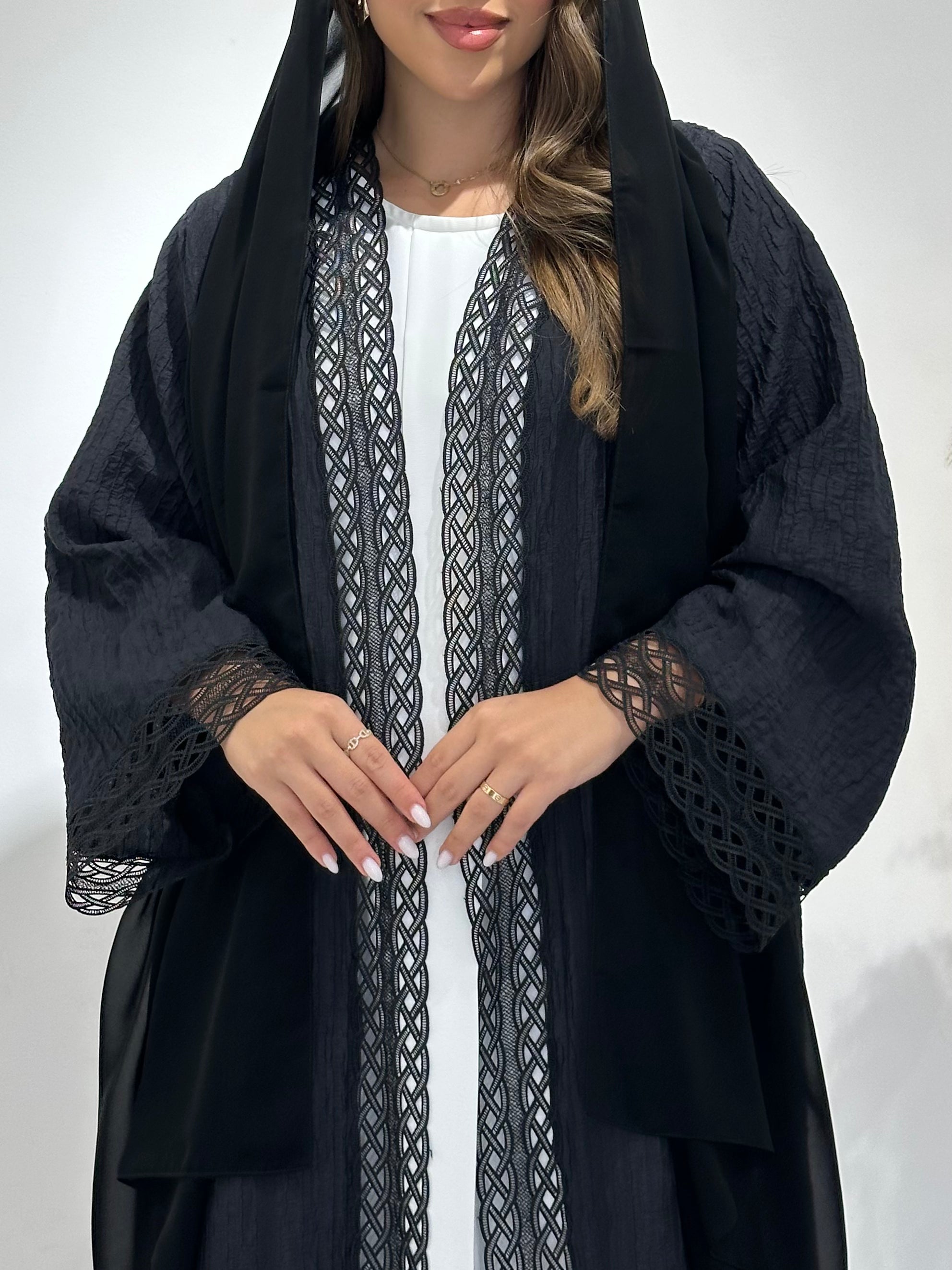 عباية مطبوعة بنقشة زنبق أسود C 1254