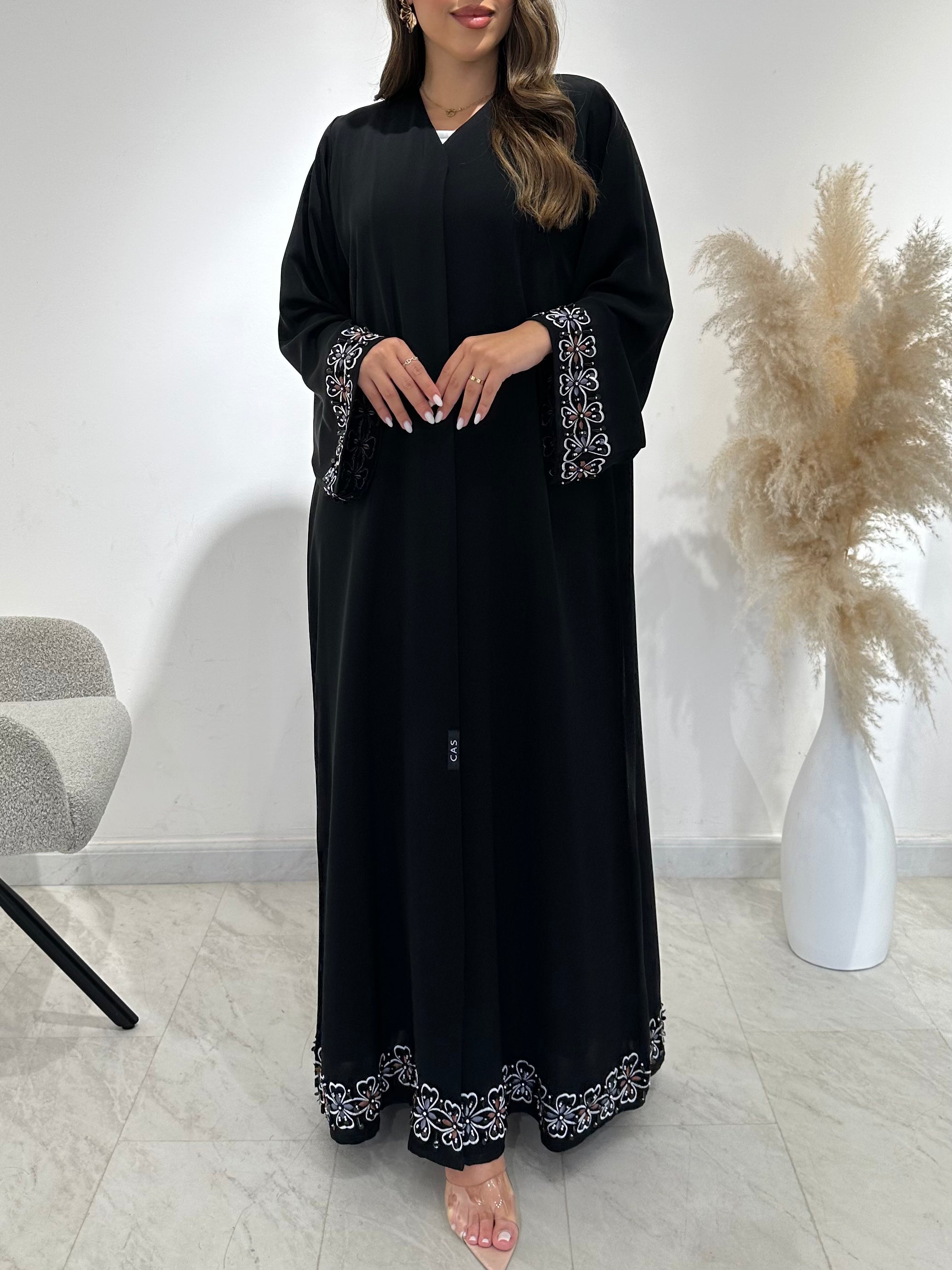 عباية مطبوعة بنقشة زنبق أسود C 1254