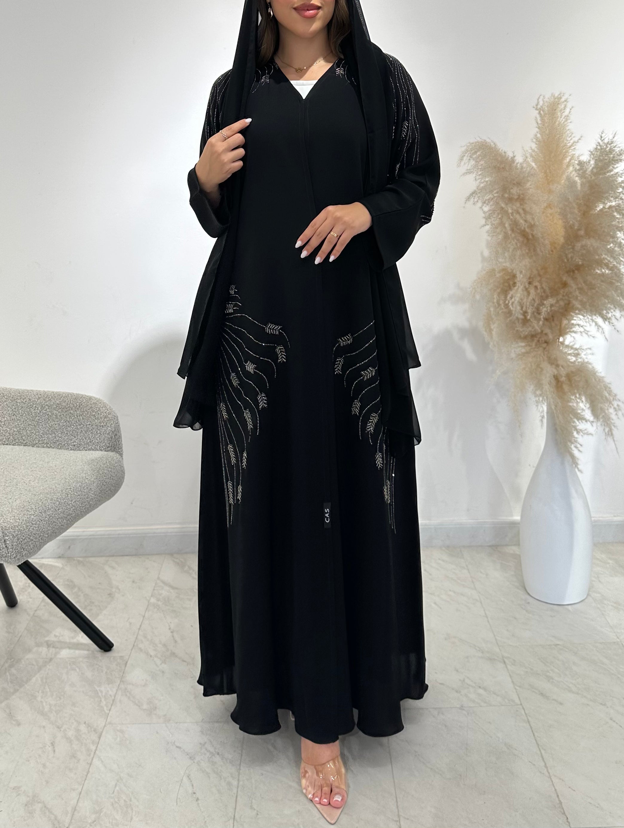 عباية مطبوعة بنقشة زنبق أسود C 1254
