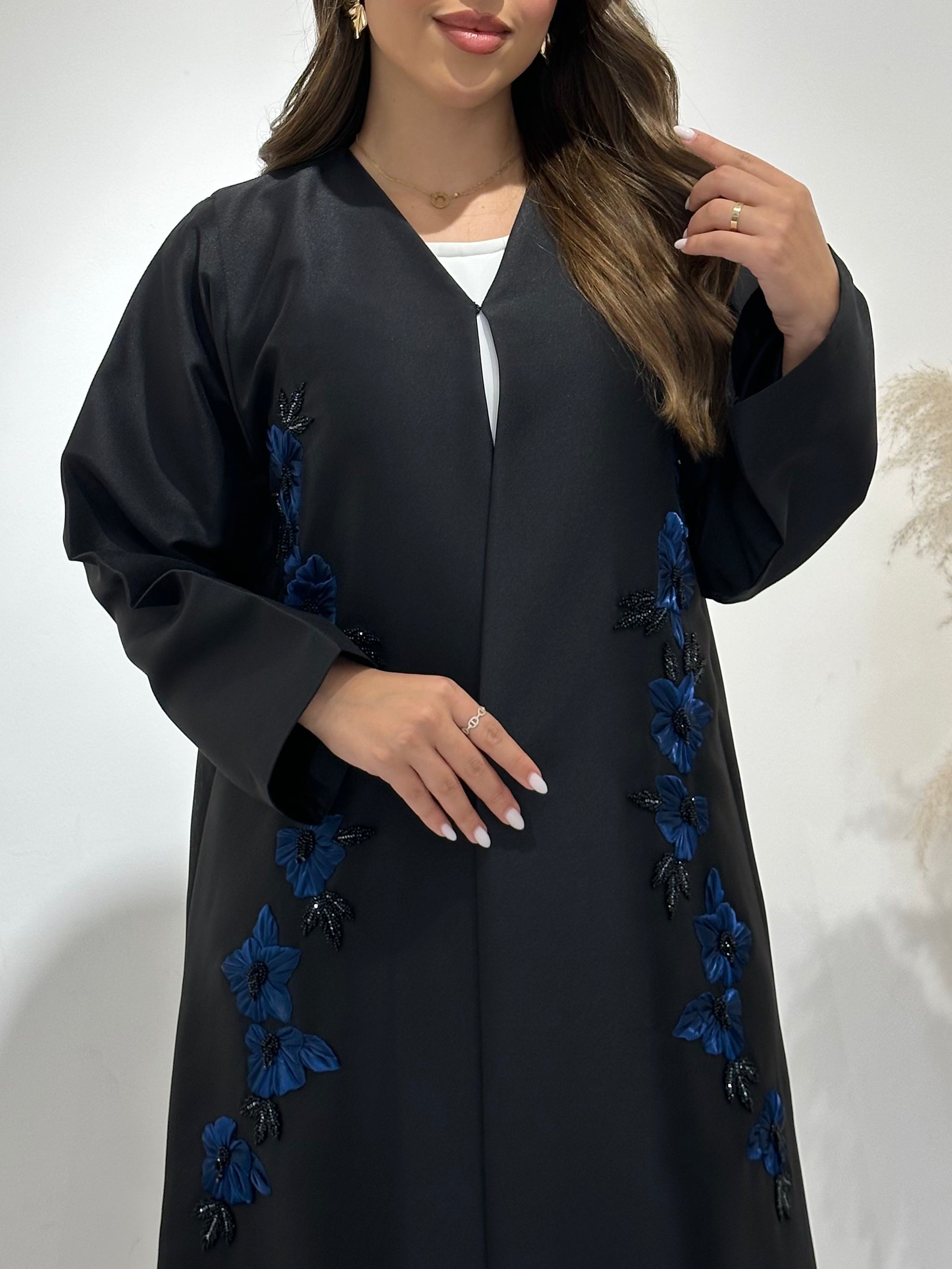 عباية مطبوعة بنقشة زنبق أسود C 1254