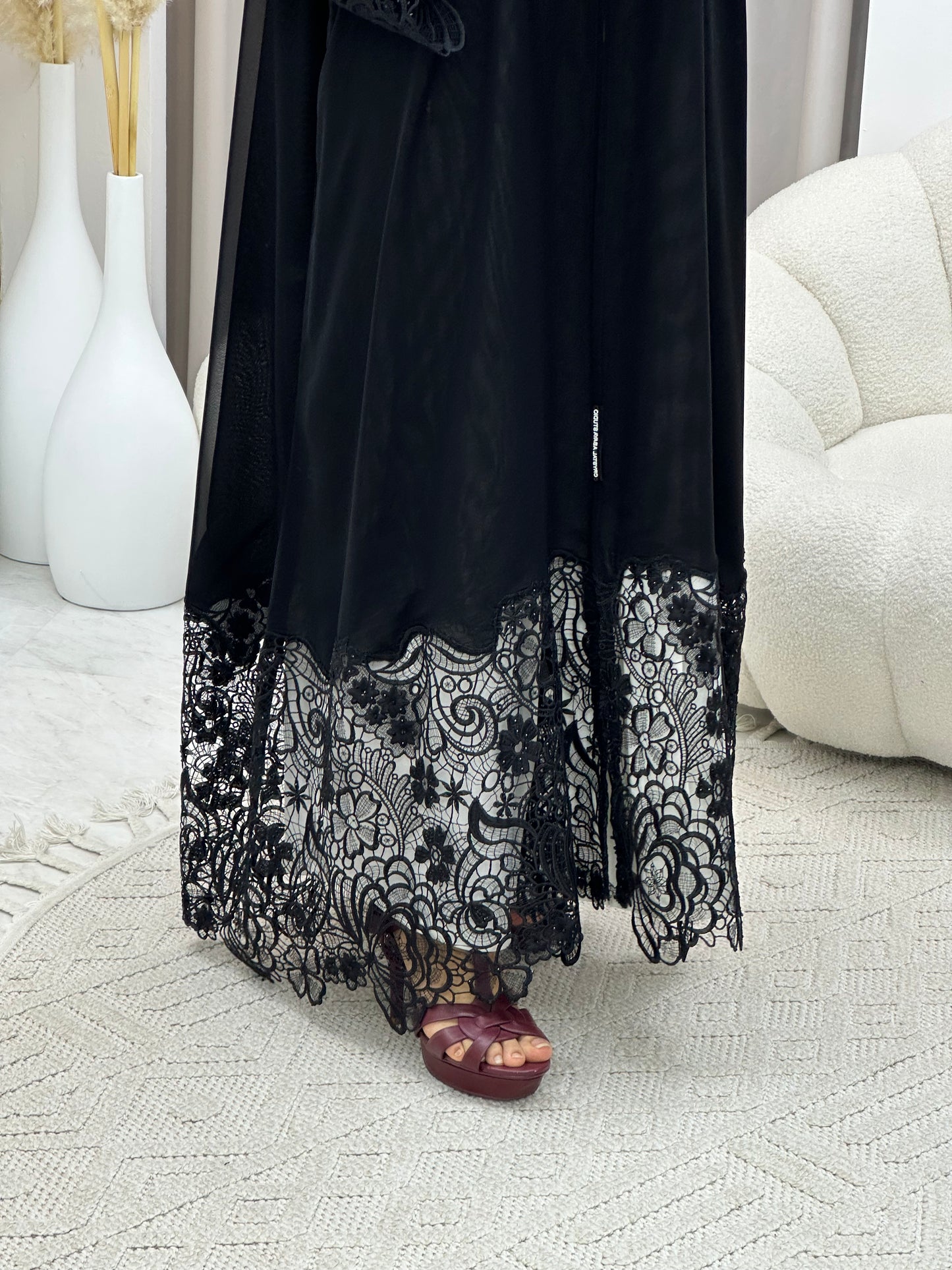 C 0549 Black Classic Lace Abaya