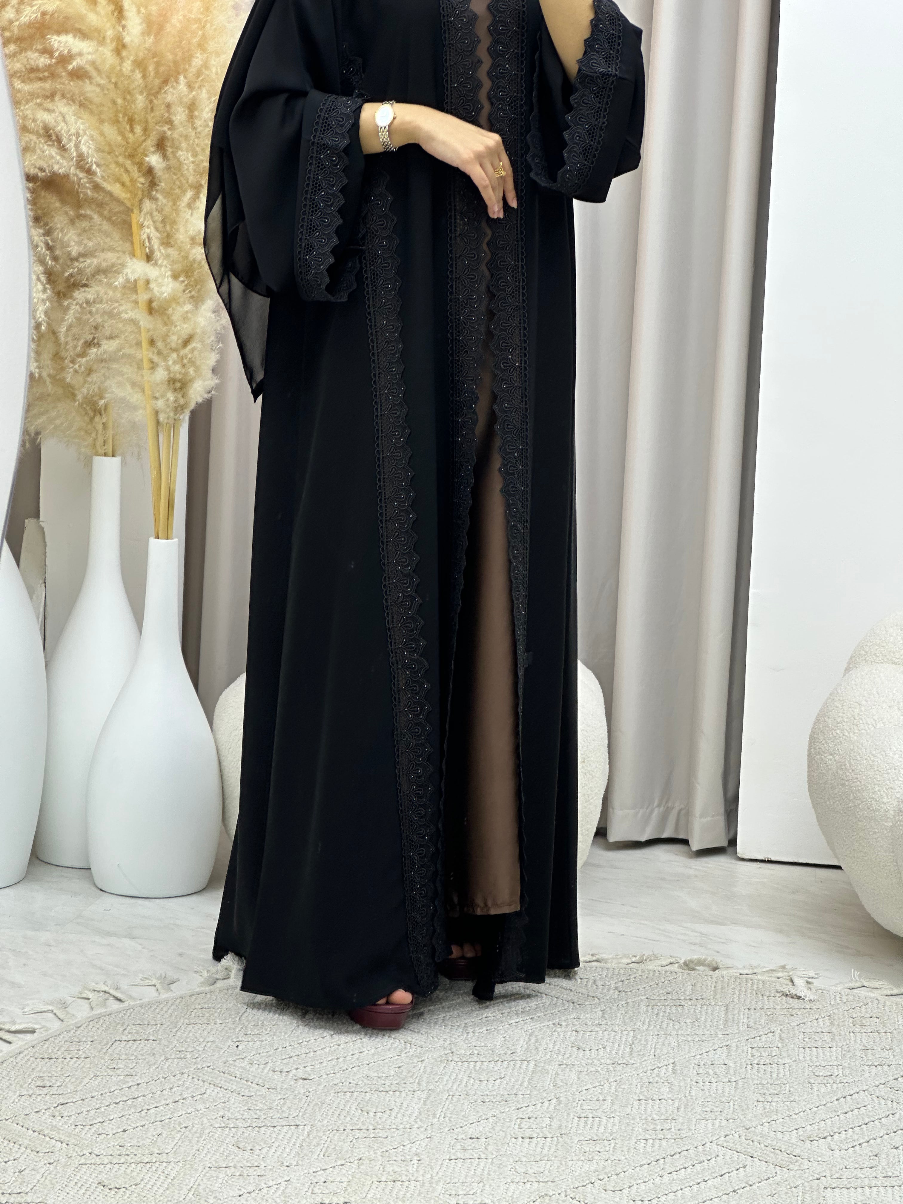 C RTW-U 0562 Black Classic Lace Abaya
