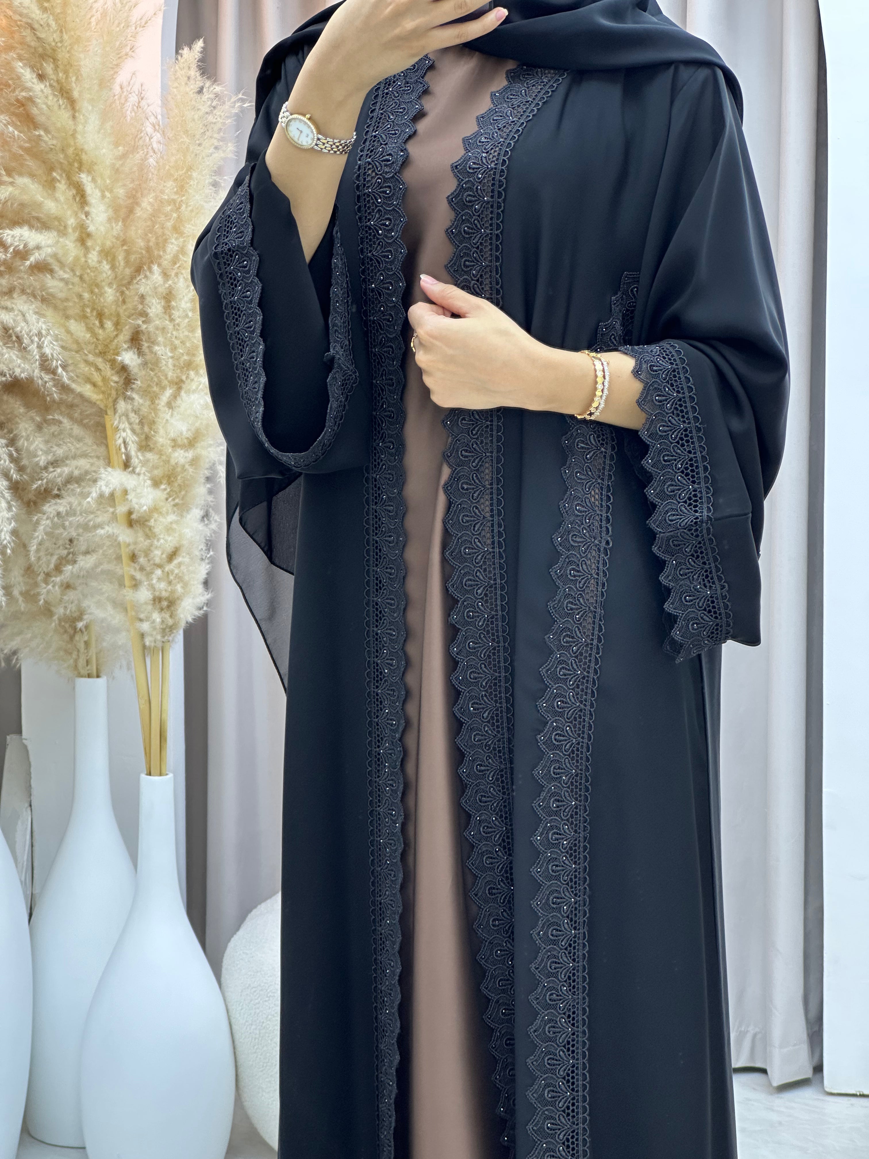 C RTW-U 0562 Black Classic Lace Abaya