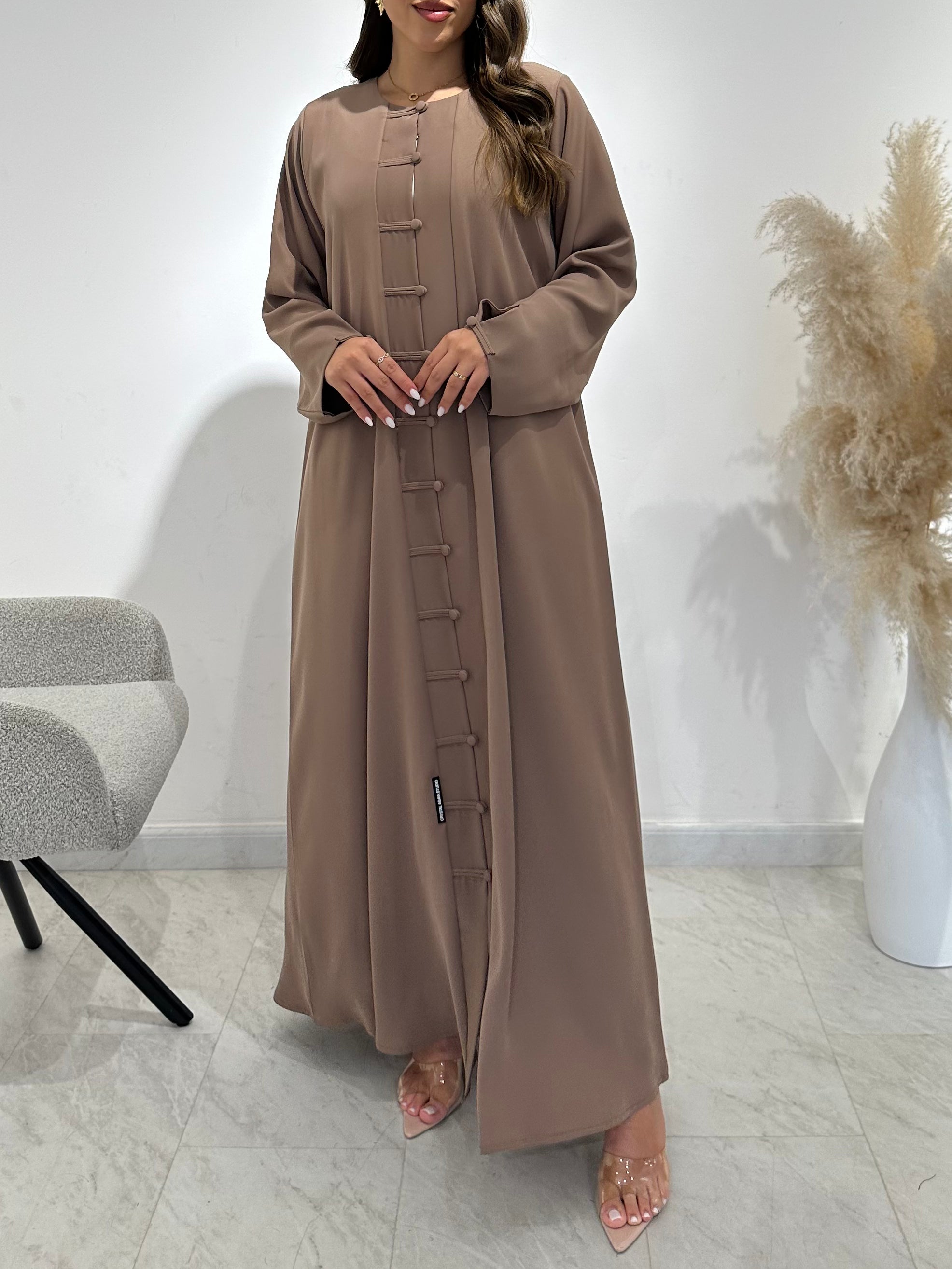 عباية مطبوعة بنقشة زنبق أسود C 1254